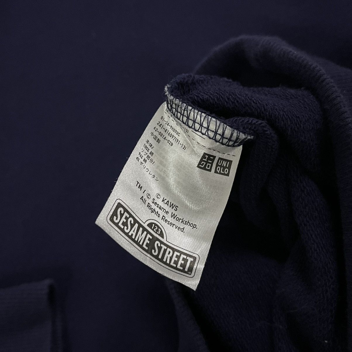 Kaws × Uniqlo UNIQLO KAWS SESAME STREET Size US M / EU 48-50 / 2 - 11 Thumbnail