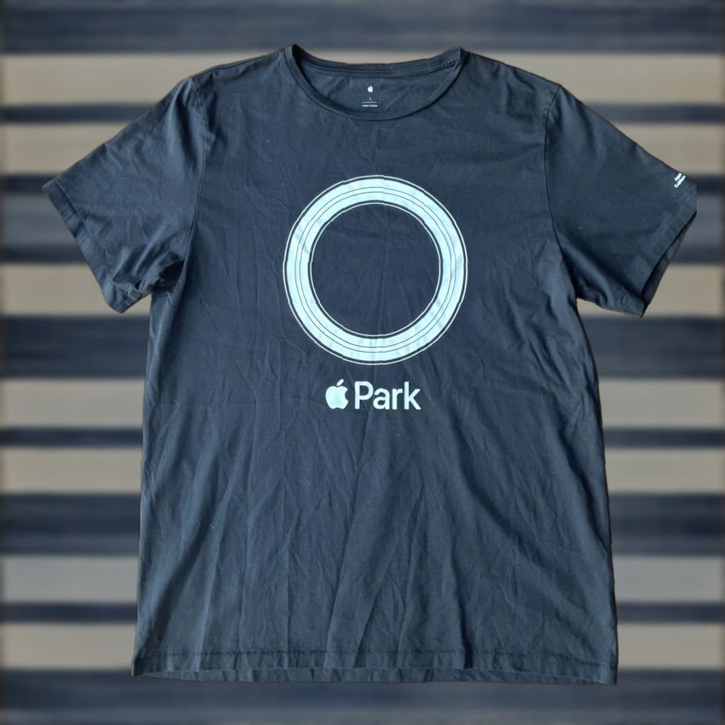 Apple VINTAGE Apple Park California HQ Offices Parking 95014 Logo T-Shirt Large Official Promo Size US L / EU 52-54 / 3 - 1 Thumbnail