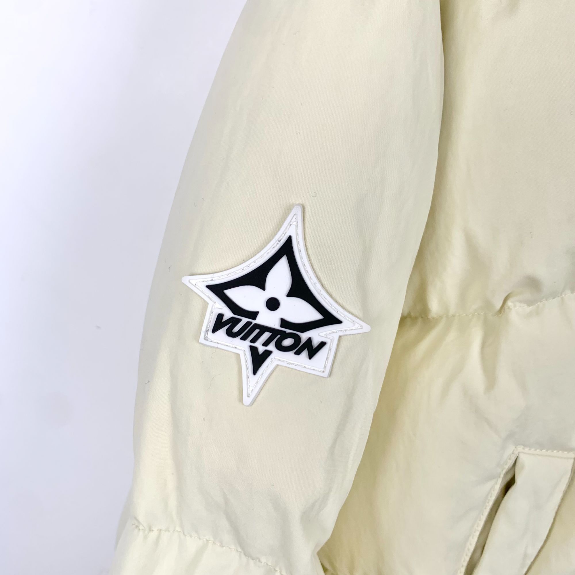 Louis Vuitton CW0017 Louis Vuitton Womens Ivory Puffer Jacket Size M / US 6-8 / IT 42-44 - 5 Thumbnail