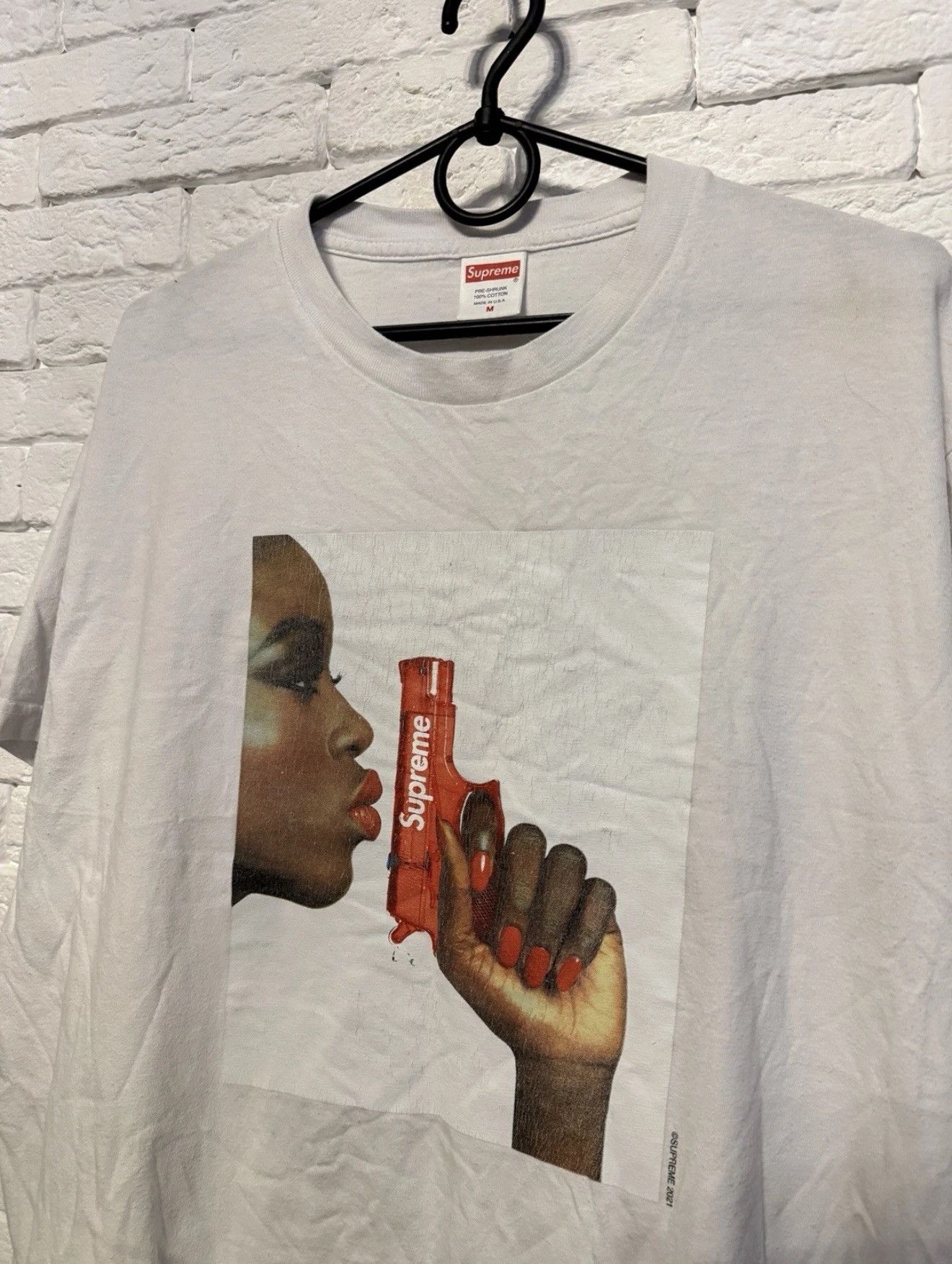 Supreme Supreme SS21 Water Pistole T-shirt Authentic Tee Sz M Size US M / EU 48-50 / 2 - 2 Thumbnail