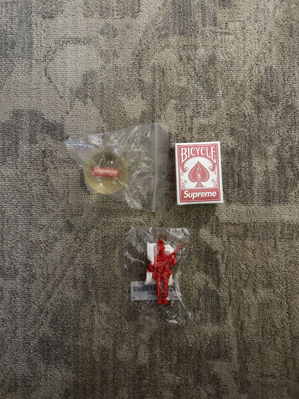 Supreme 3x Supreme Accessories Lot Size ONE SIZE - 1 Preview