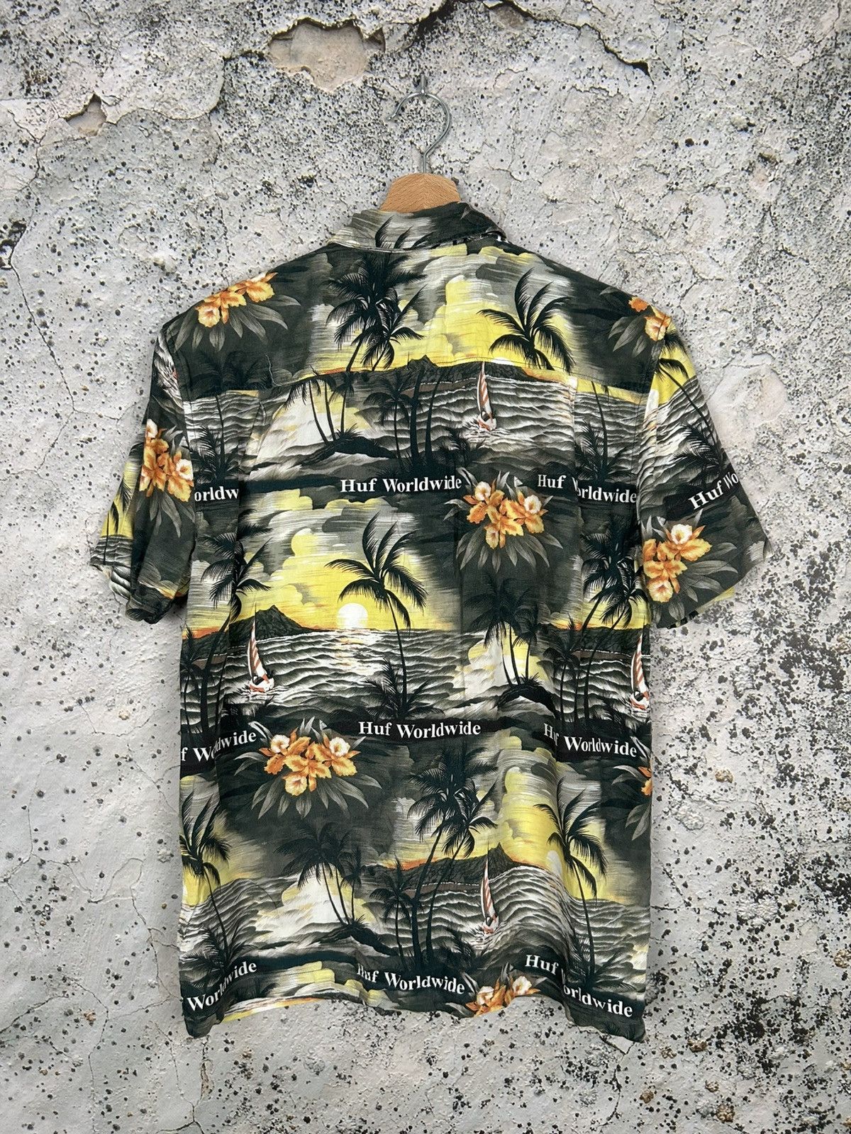 Huf Huf Worldwide Skateboarding Hawaiian Shirt Streetwear Size US M / EU 48-50 / 2 - 4 Thumbnail
