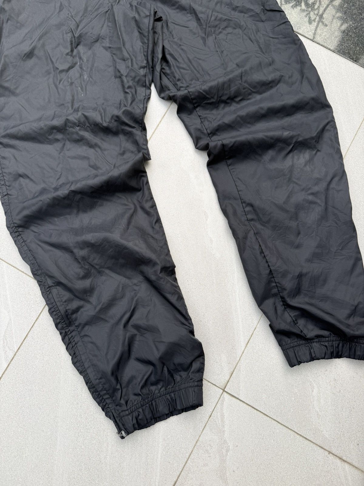 Nike 90’s NIKE RARE SWOOSH LOGO Y2K VINTAGE NYLON TRACK PANTS Size US 32 / EU 48 - 4 Thumbnail