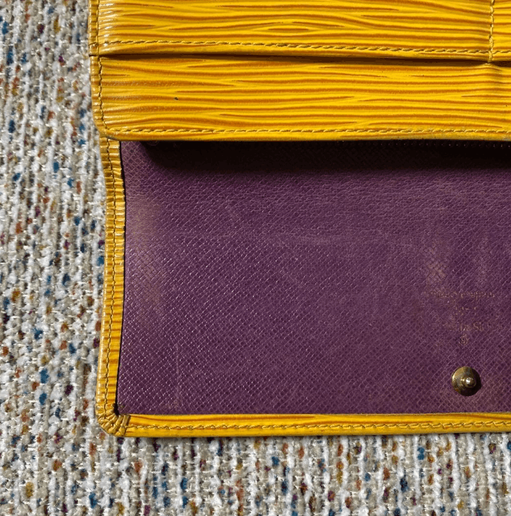Louis Vuitton LOUIS VUITTON Epi Portefeuille International Size ONE SIZE - 3 Thumbnail