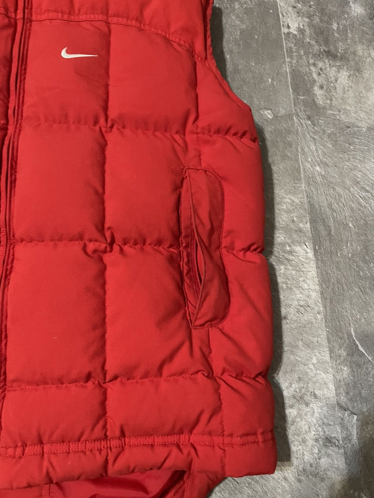 Nike Vintage Nike Y2K Puffer Down Vest Size US L / EU 52-54 / 3 - 5 Thumbnail