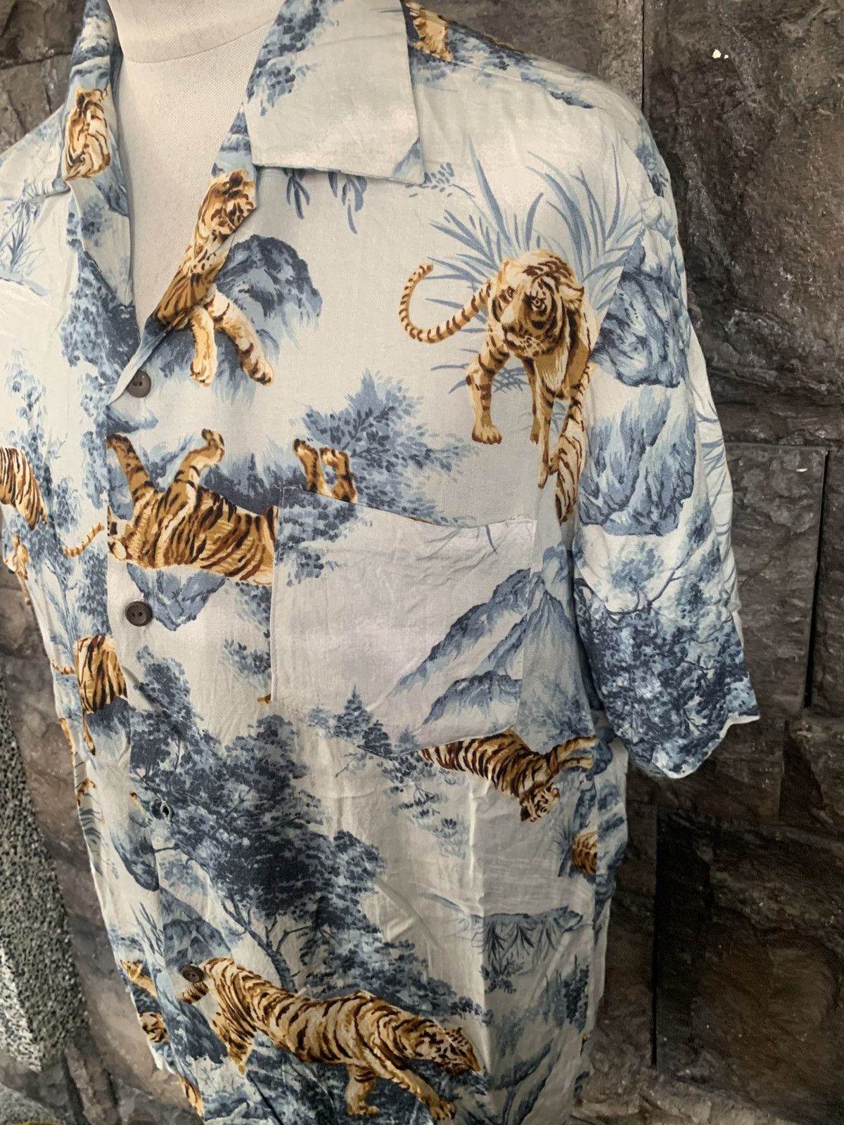 Vintage Vintage 90s Malihini Hawaii Tigers Rayon Shirt Size US M / EU 48-50 / 2 - 4 Thumbnail