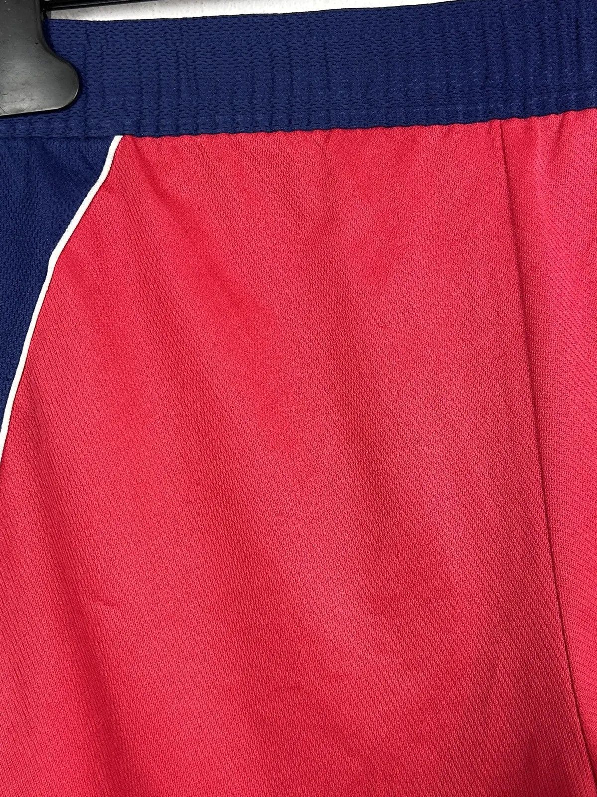 Adidas 90s Vintage Adidas x F.C. Bayern Munchen Shorts In Red Size US 32 / EU 48 - 6 Thumbnail