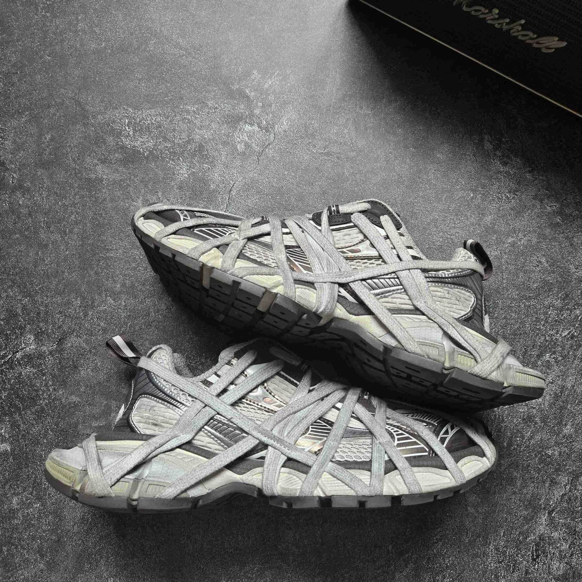 Balenciaga Balenciaga Gray Lowtop Sneakers XXXL Men Size US 10 / EU 43 - 1 Thumbnail