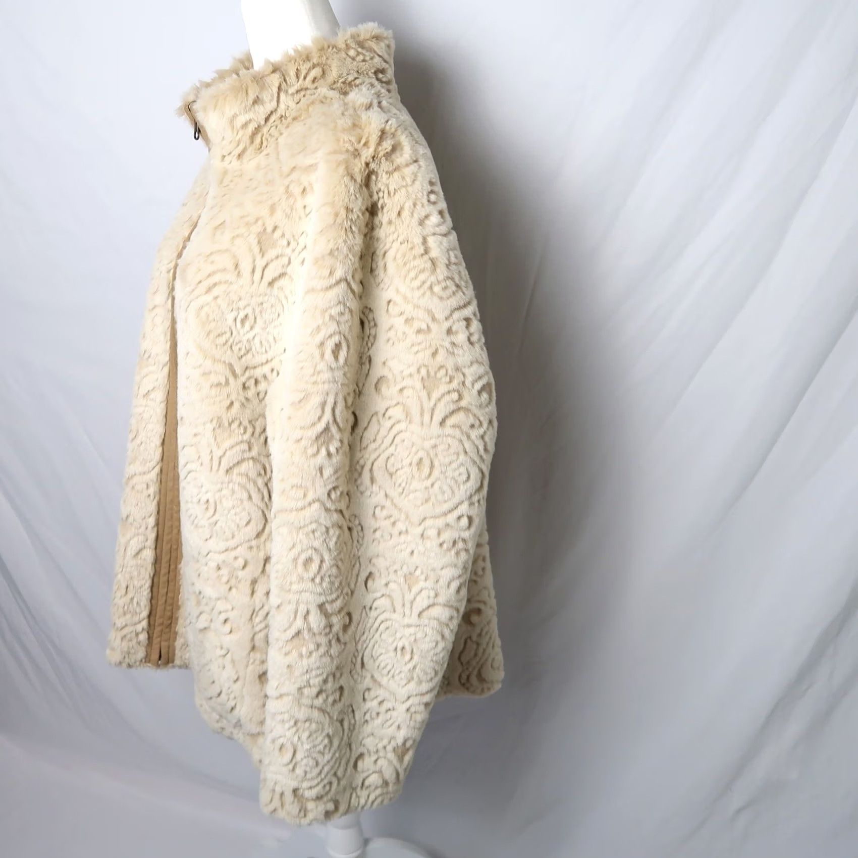 Vintage VINTAGE 90s cream faux fur and tan faux suede reversible jacket XL Jacket Womens Size XL / US 12-14 / IT 48-50 - 3 Thumbnail