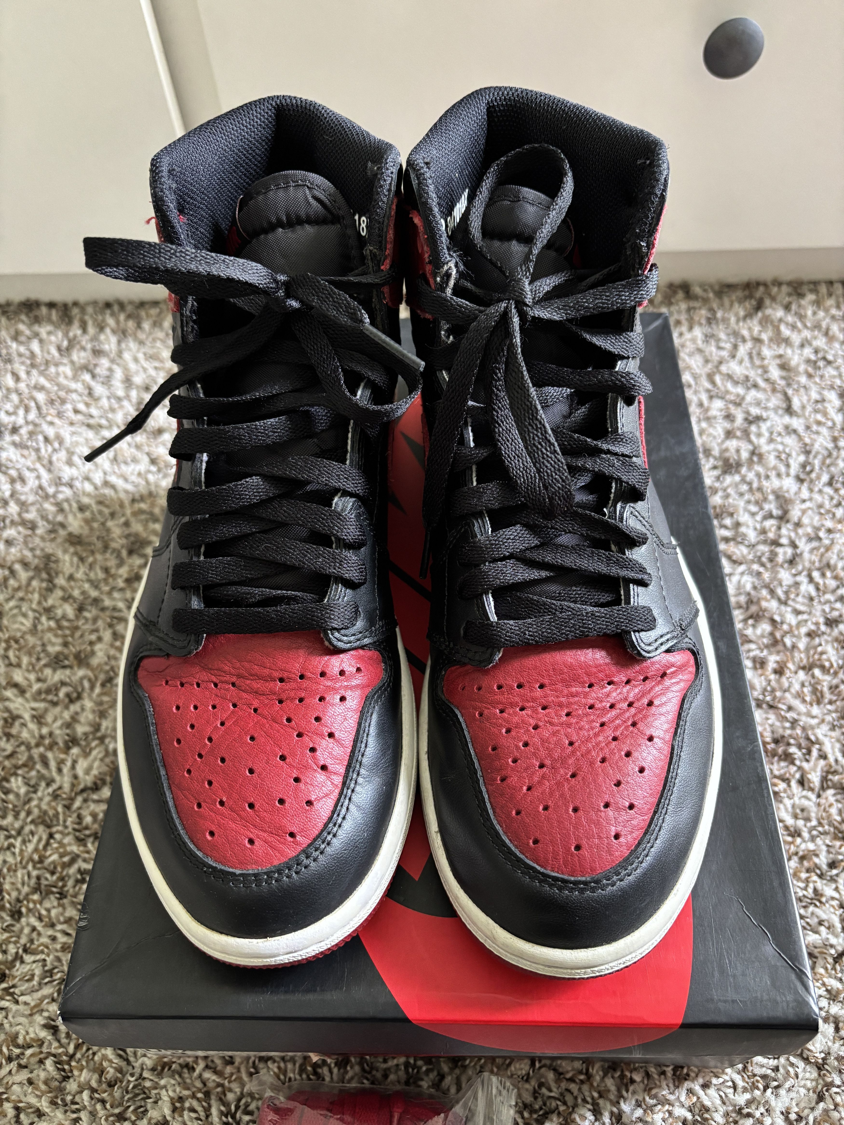 Nike Nike 2016 Air Jordan 1 Retro High OG 'Banned' 2016 Size 8 Size US 8 / EU 41 - 6 Thumbnail