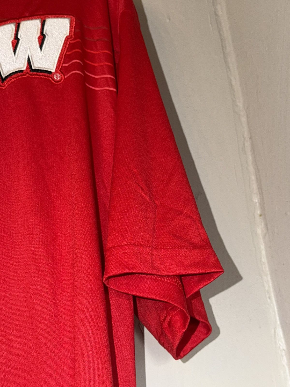 NCAA Captivating NCAA Wisconsin Badgers Polo T Shirt Mens Size L Size US L / EU 52-54 / 3 - 14 Thumbnail