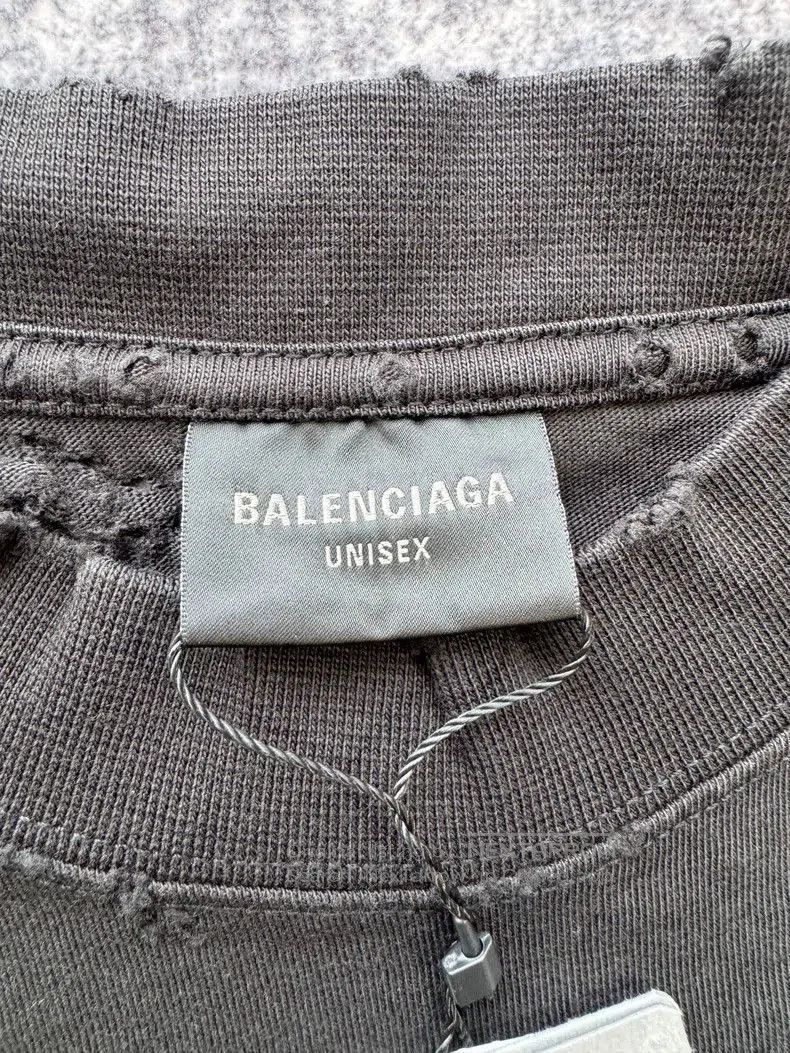 Balenciaga Balenciaga Back Sanskrit Logo Distressed Tee. Size US M / EU 48-50 / 2 - 3 Thumbnail