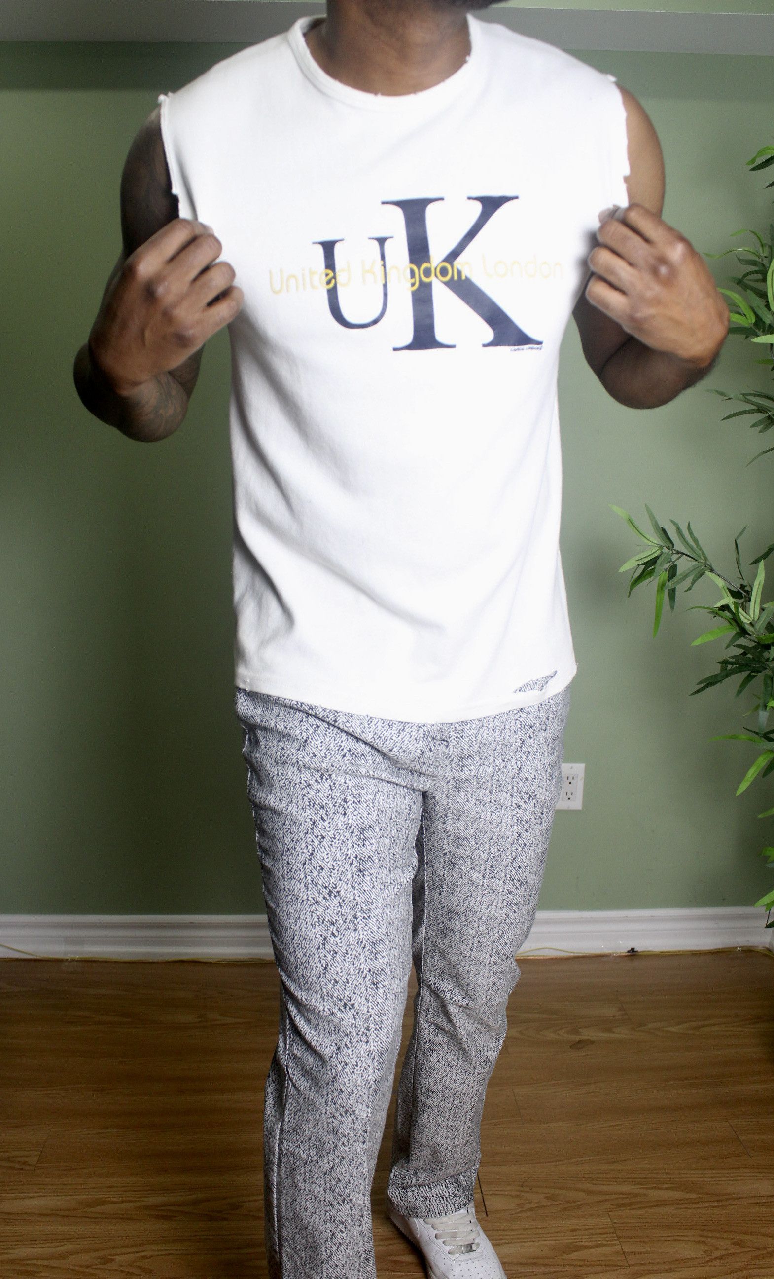 Vintage Vintage 1990s United England Sleeveless T Shirt Size US S / EU 44-46 / 1 - 1 Thumbnail