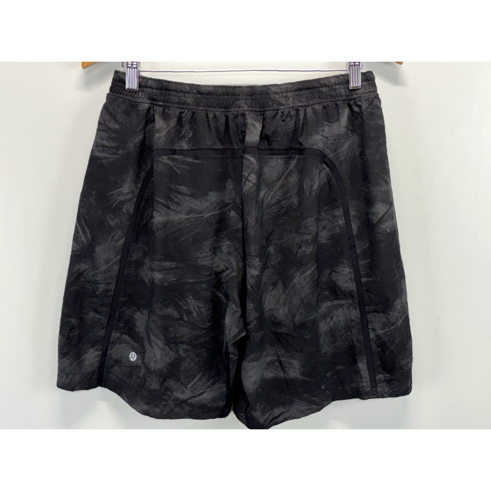 Lululemon Lululemon Pacebreaker Shorts Men L Black Palm Print 9” Inseam Lined Activewear Gym Running Cross Training Mens Size US 33 - 3 Thumbnail