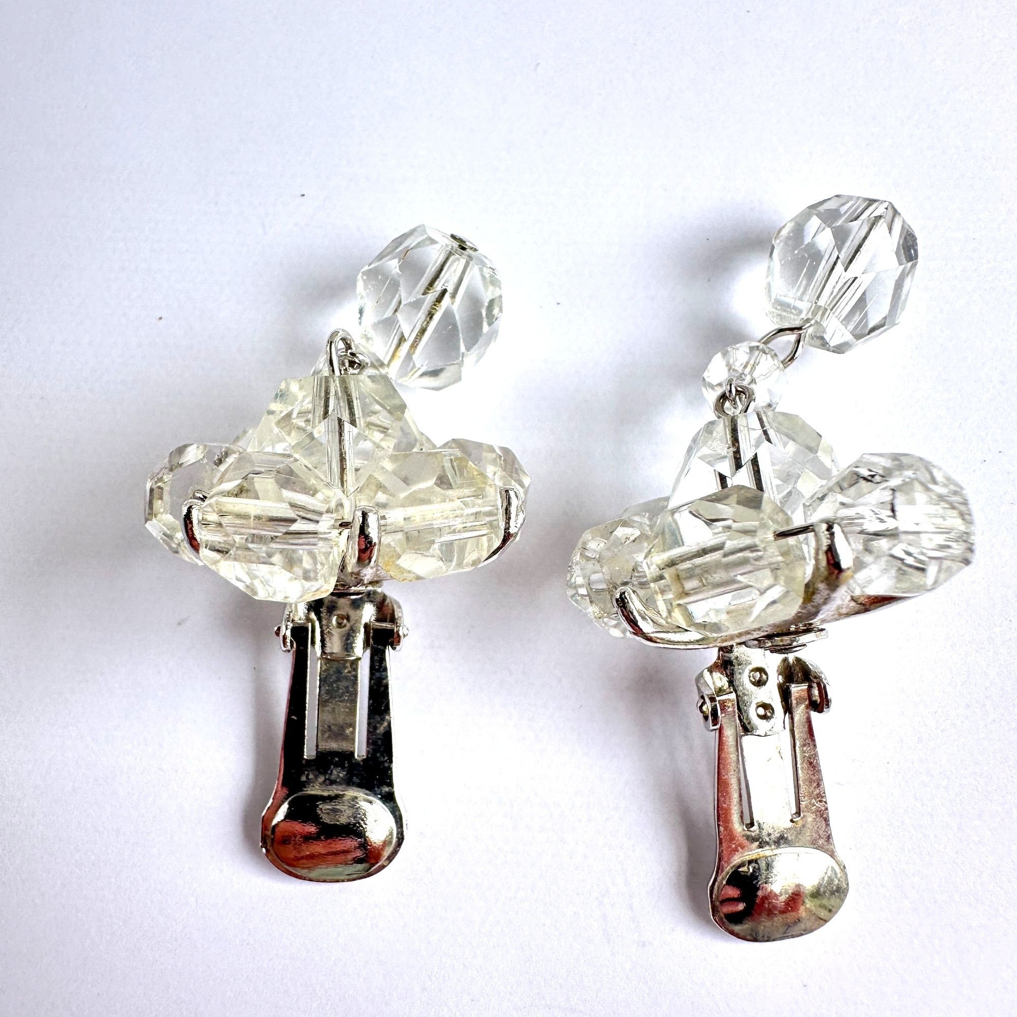 Vintage Vintage Kramer Clip On Earrings, 1950s Crystal Bead Cluster Size ONE SIZE - 11 Thumbnail