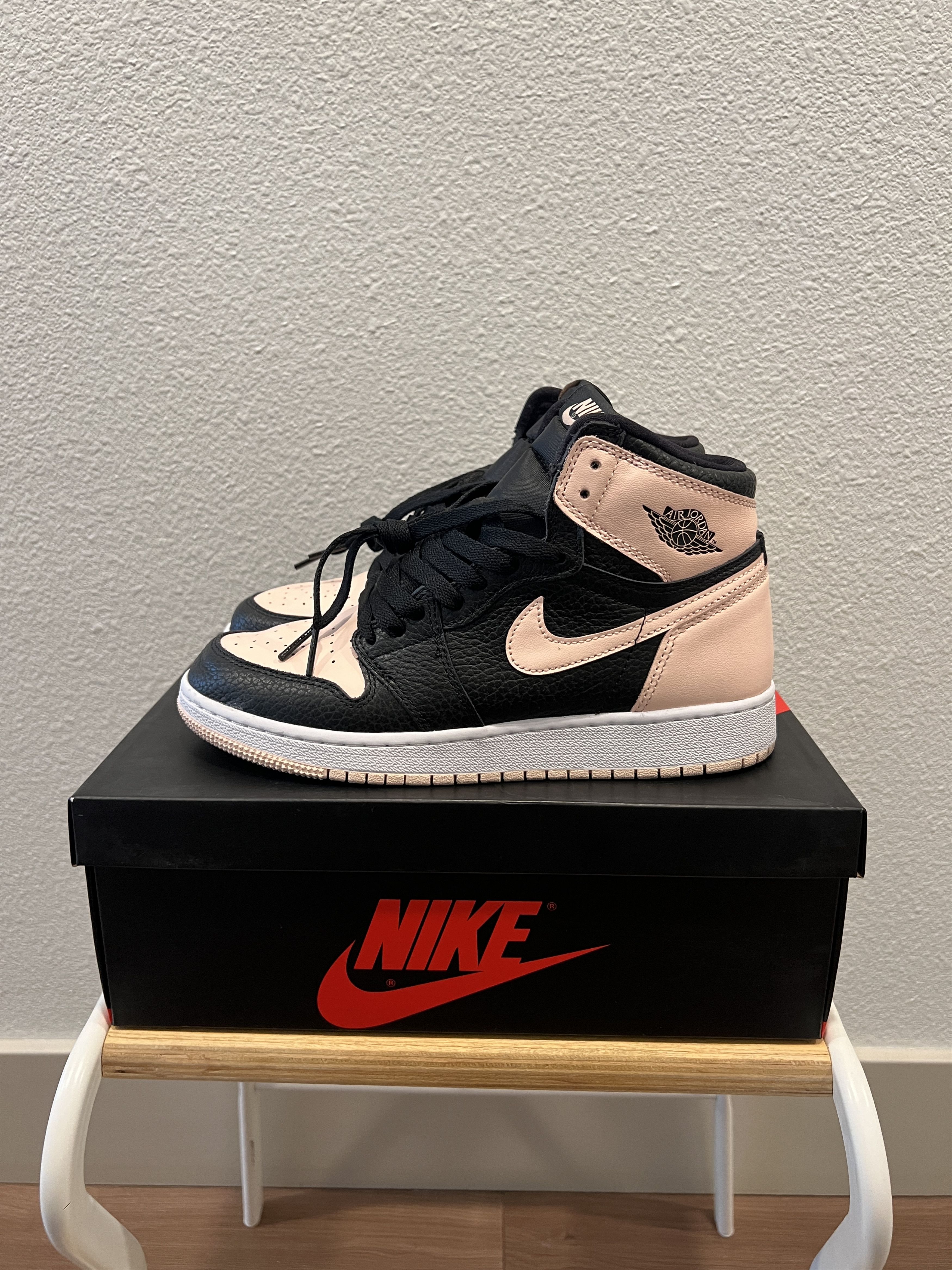 Jordan Brand Retro Air Jordan 1 "Crimson" Size US 6 / EU 39 - 5 Thumbnail