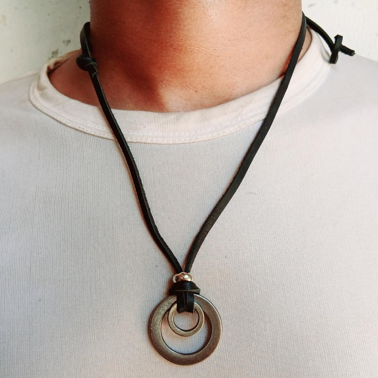 Other Retro Black Leather Cord Chain Metal Pendant Necklace Size ONE SIZE - 1 Thumbnail