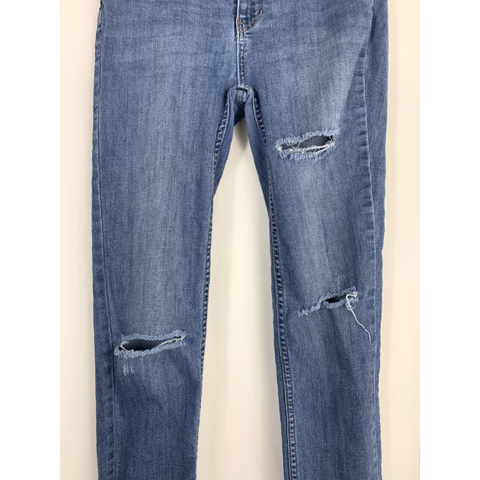 Free People Free People Womens Size 27 Blue Skinny Crop Jeans User: Free People Womens Size 27 Blue Skinny Crop Jeans Size 27" / US 4 / IT 40 - 3 Thumbnail