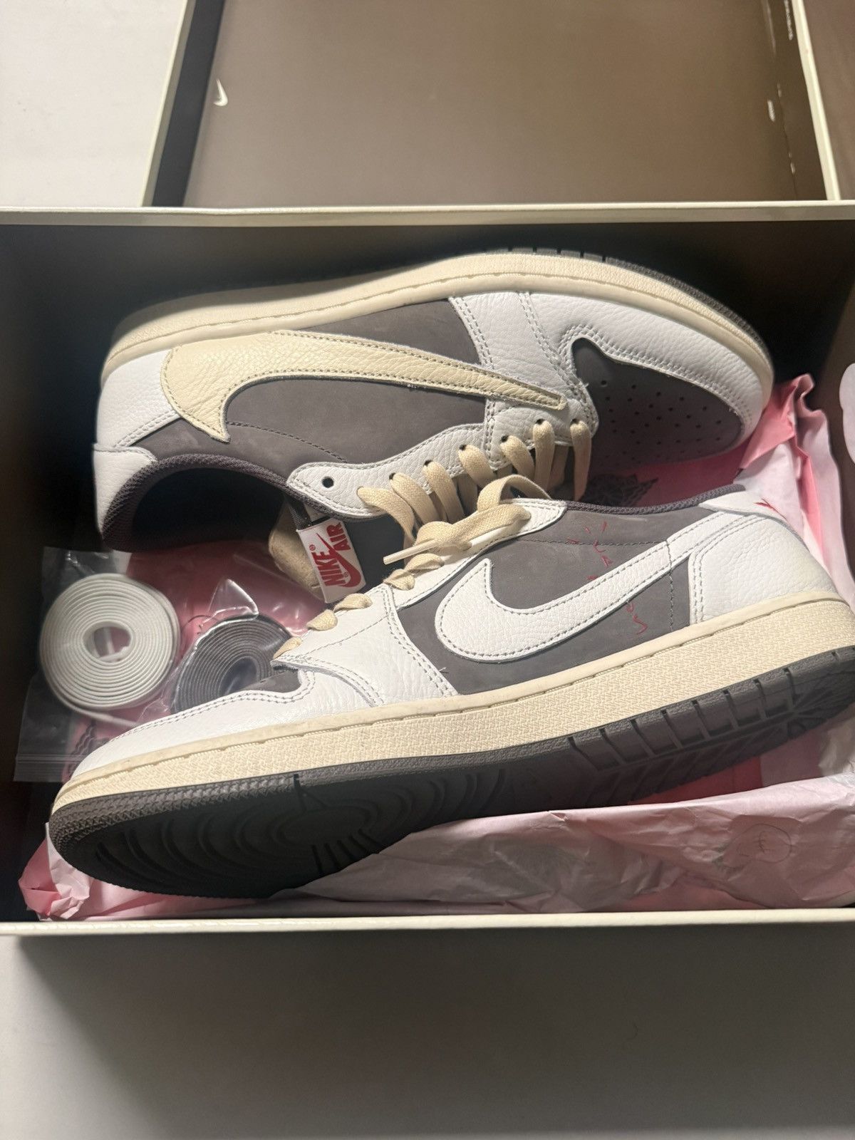 Nike × Travis Scott Jordan 1 Retro Low OG SP Travis Scott Reverse Mocha Size US 10 / EU 43 - 2 Thumbnail