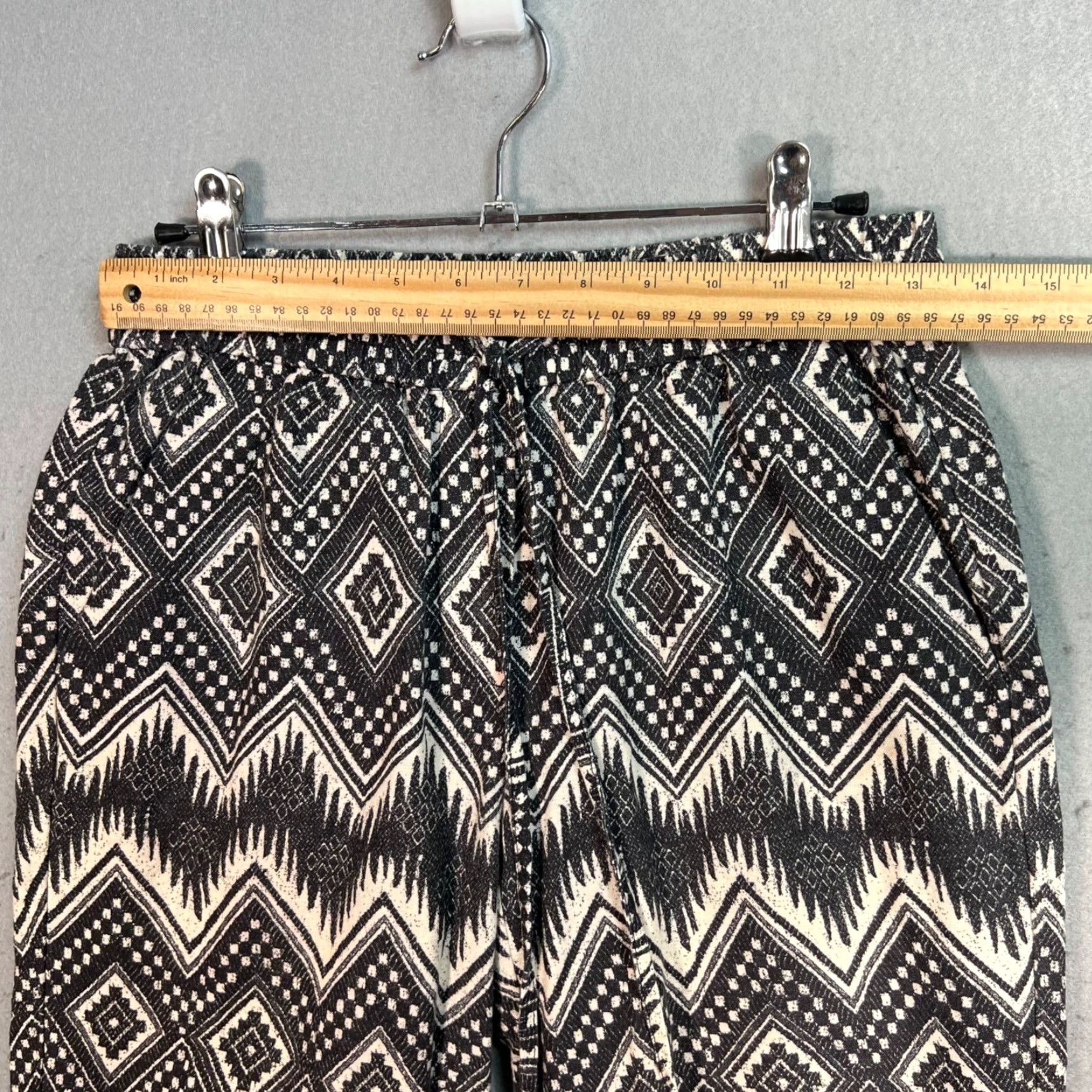 J.Crew VINTAGE J. Crew Womens Black & White Tribal Print Elastic Waist Pants Lightweight Pants Women 0 Black Ankle High Rise Straight 24.5in Inseam Womens Size 25" / US 0 / IT 36 - 5 Thumbnail