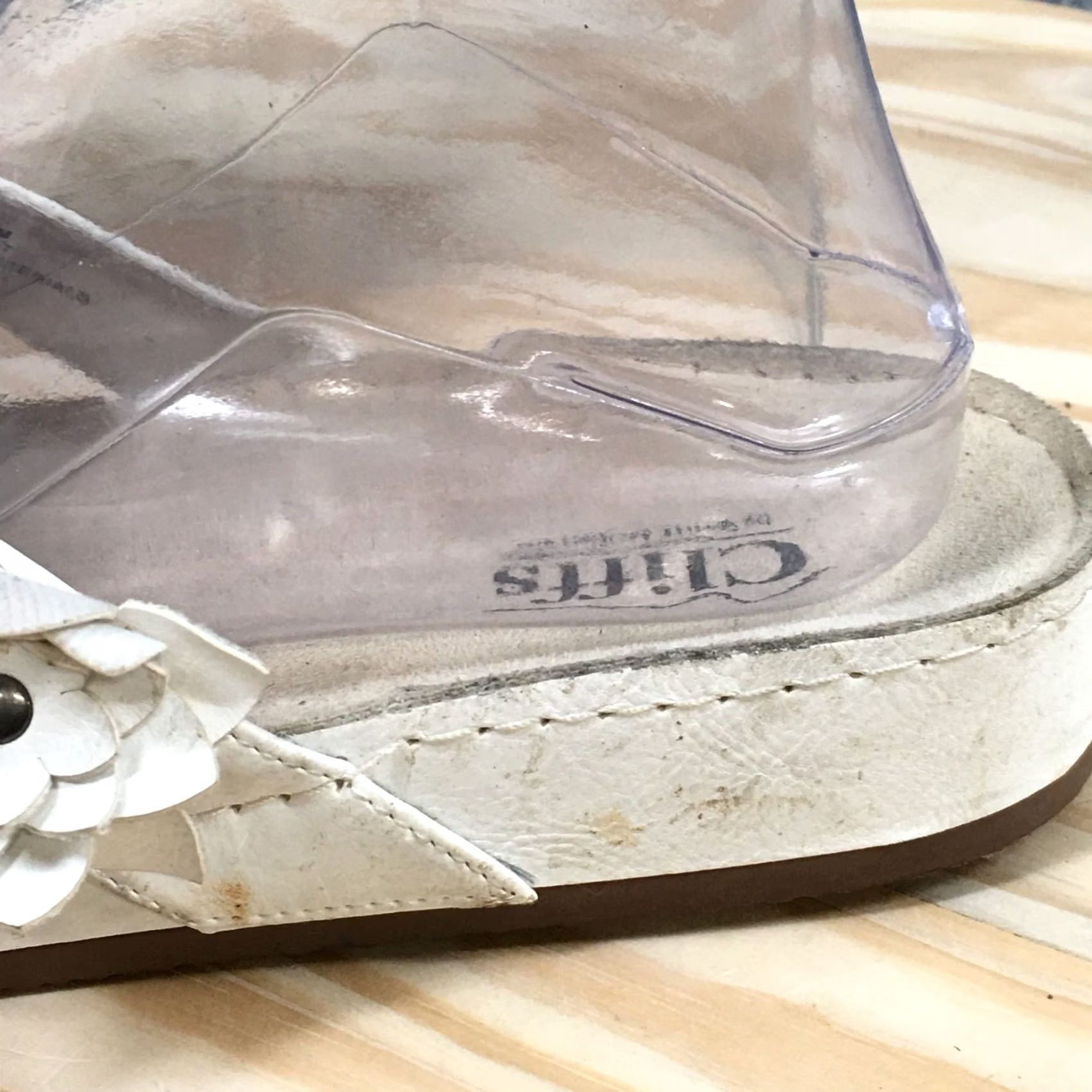 Vintage Cliffs by White Mountain Sandals Womens 7.5 M Hot Spot White Faux Leather Wedge Sandal Size US 8 / IT 38 - 5 Thumbnail