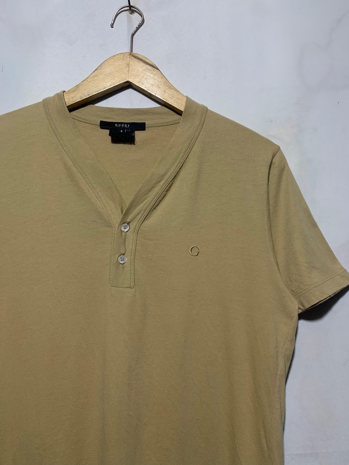 Gucci Gucci Tom Ford era V neck button t shirt Size US S / EU 44-46 / 1 - 5 Thumbnail