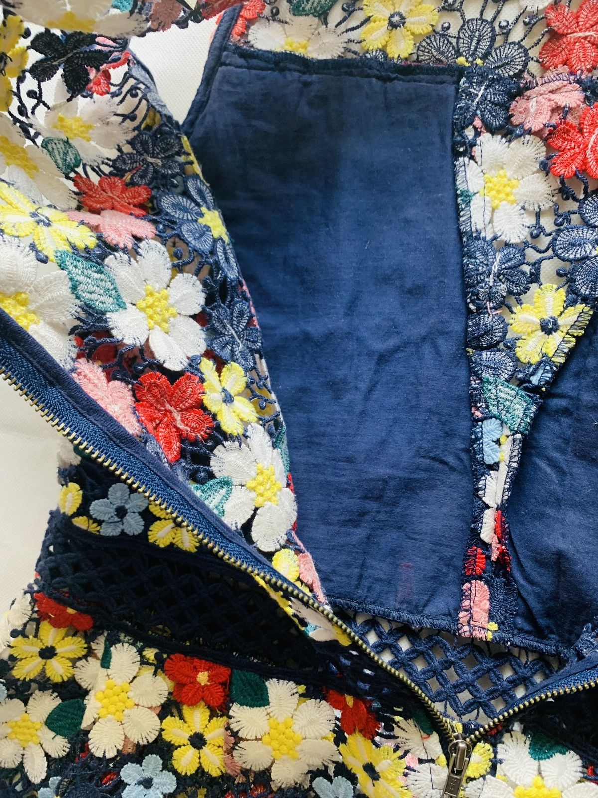 Sea New York Sea NY Flower Bloom Lace/Embroider Sleeveless 3D blouse 6 LN Size M / US 6-8 / IT 42-44 - 6 Thumbnail