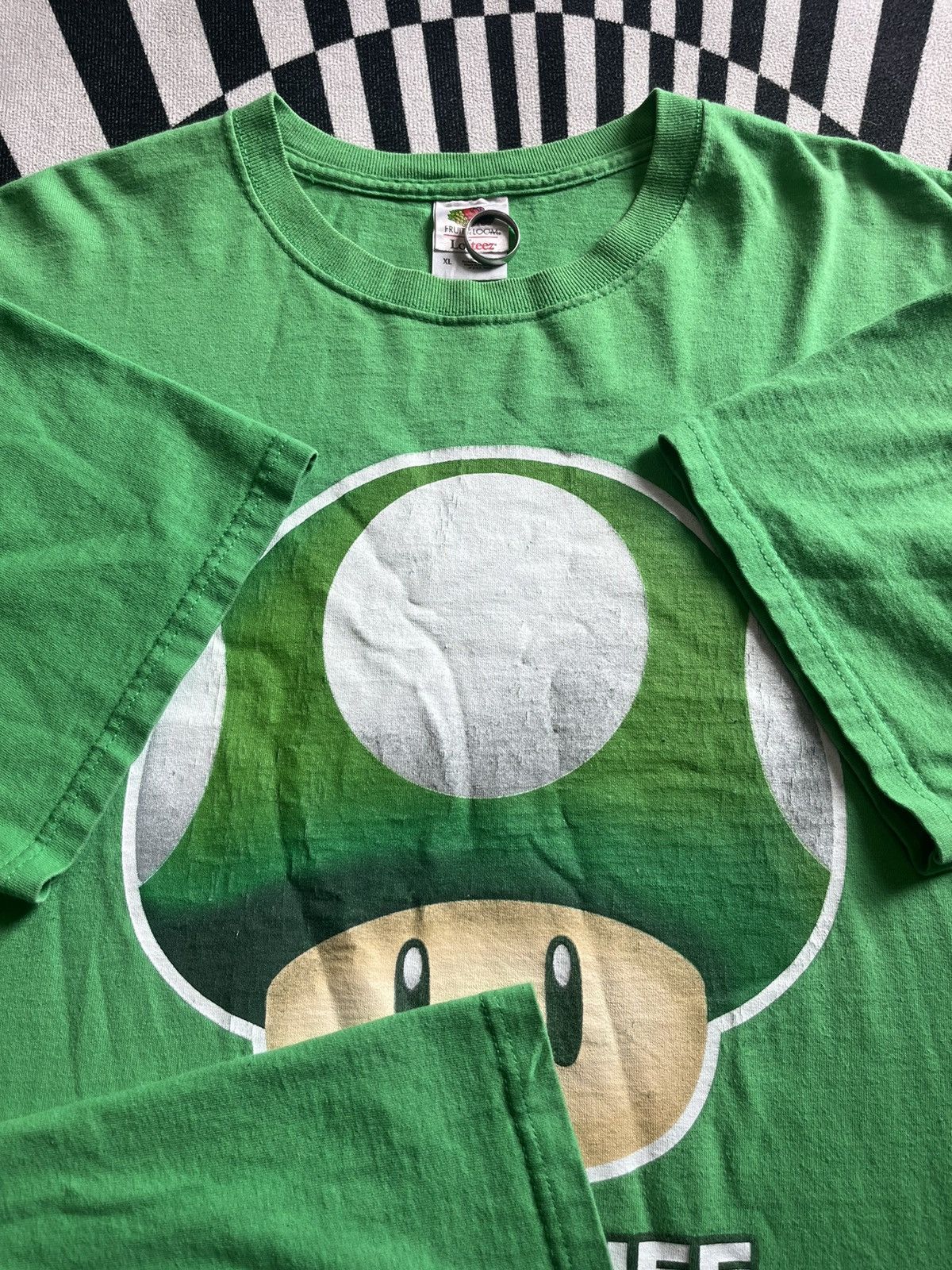 Nintendo Vintage Mario 1UP Mushroom Get A Life 2004’s Nintendo Tshirt Size US XL / EU 56 / 4 - 7 Thumbnail