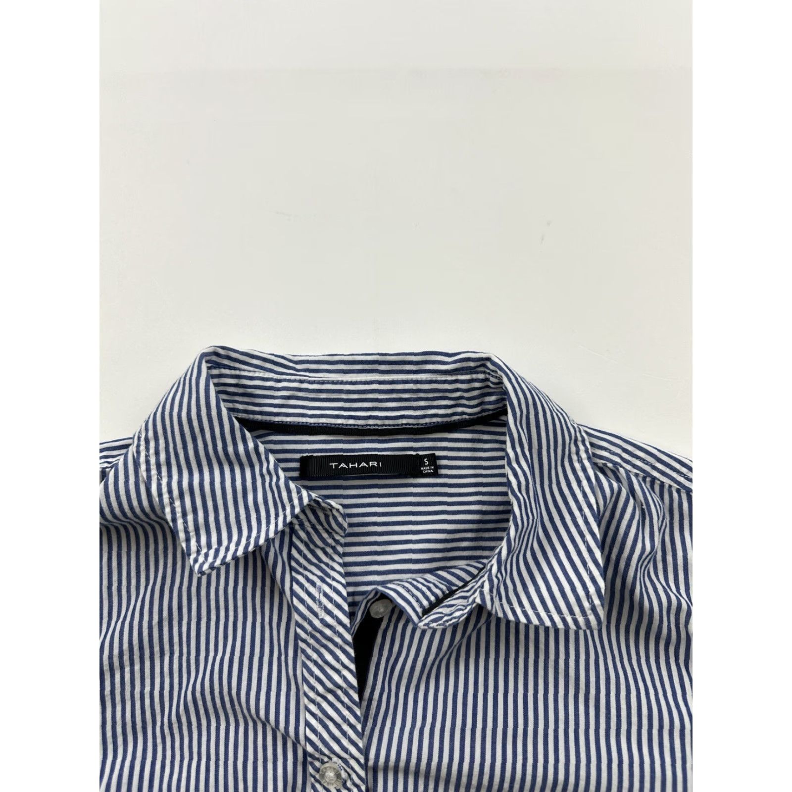 Vintage Tahari Shirt Womens S Blue 100% Cotton Button-Up Long Sleeve Lightweight Striped Basic Size S / US 4 / IT 40 - 2 Thumbnail
