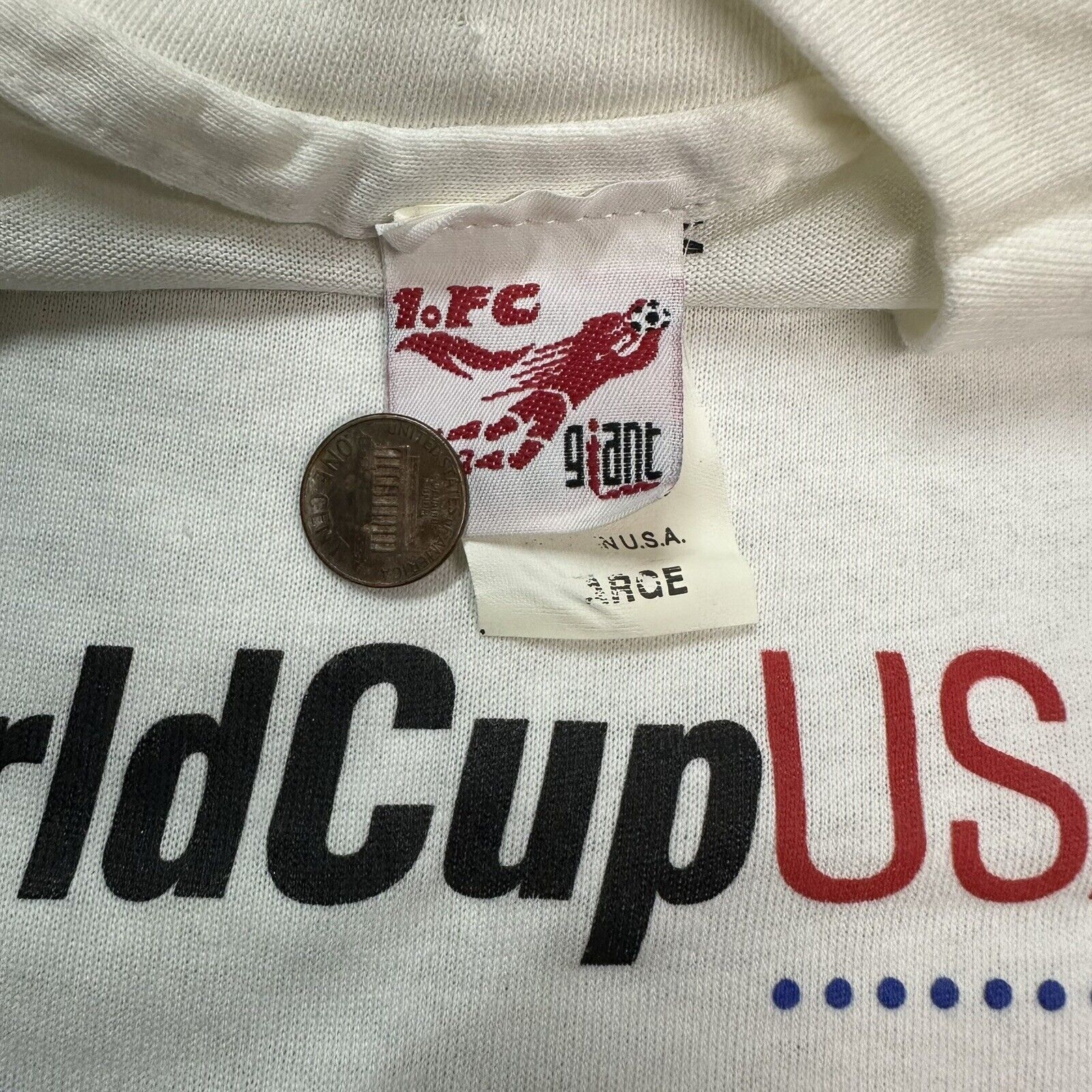Giant Vintage 1994 Giant FIFA World Cup USA Soccer T-Shirt Size US L / EU 52-54 / 3 - 4 Thumbnail