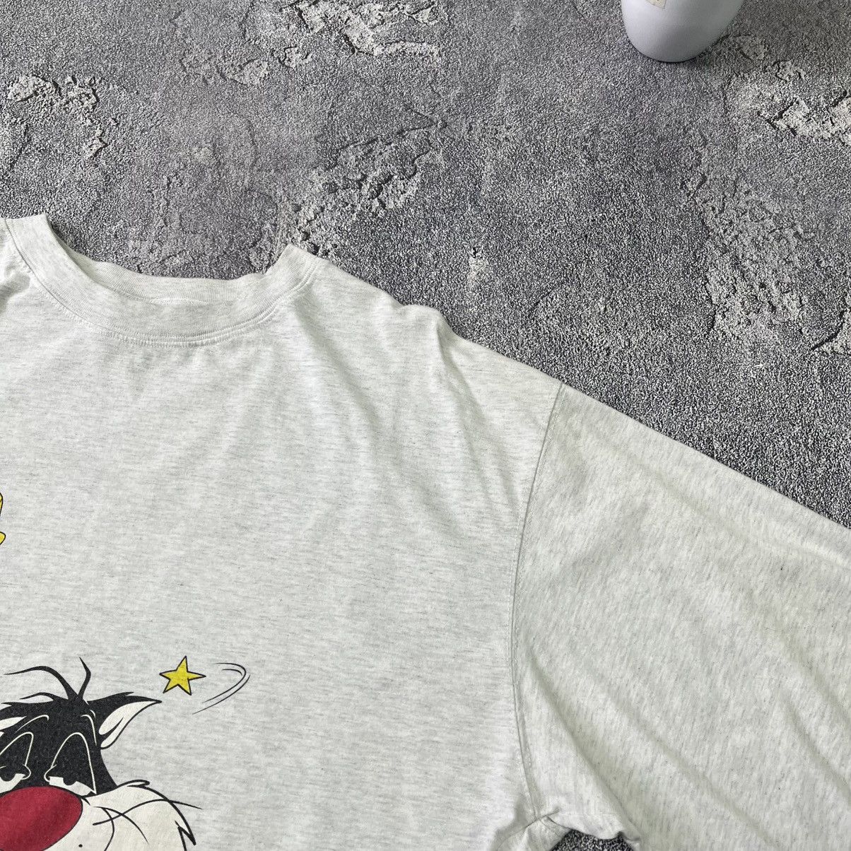 Vintage Vintage 1996 Tweety Bird Sylevester Looney T-Shirt Size US L / EU 52-54 / 3 - 9 Thumbnail