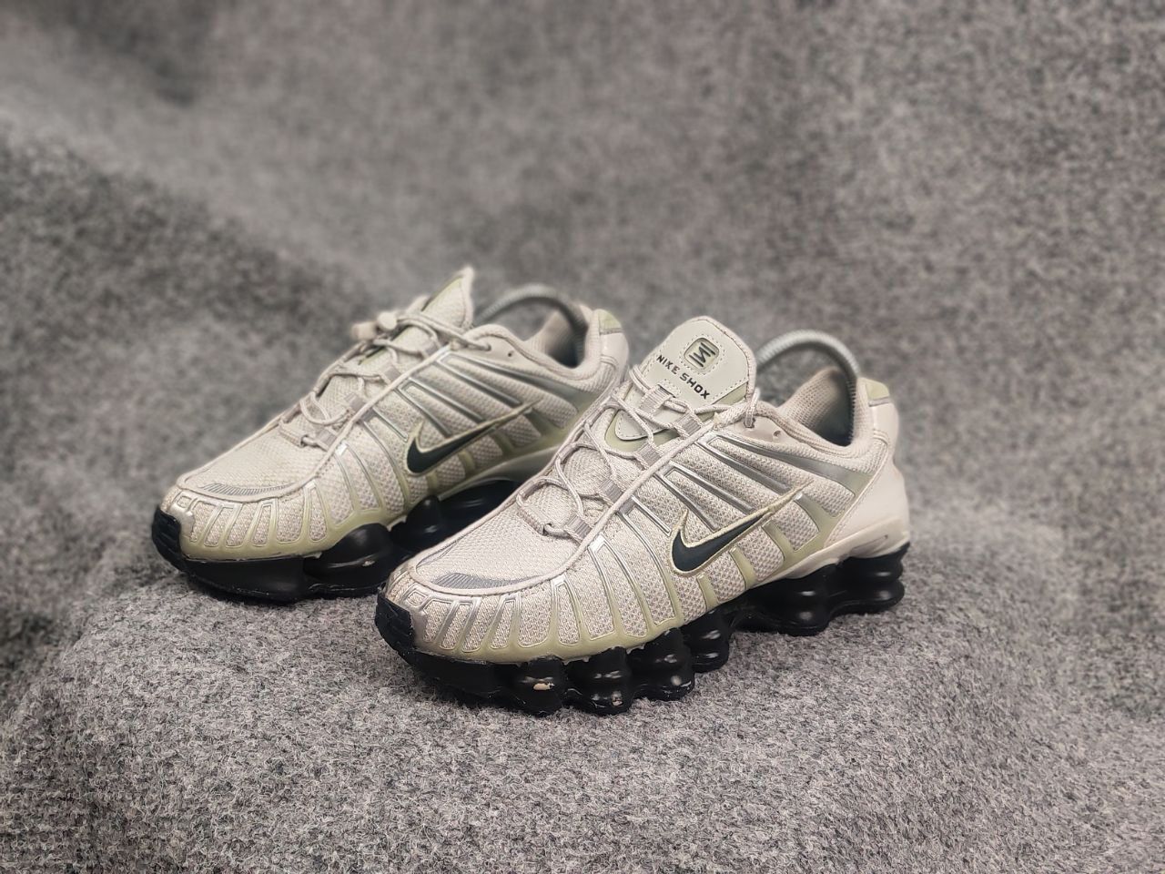 Nike Nike Shox TL Light Bone Off Noir-Olive Sneakers Vintage Y2K Size US 7.5 / IT 37.5 - 11 Thumbnail
