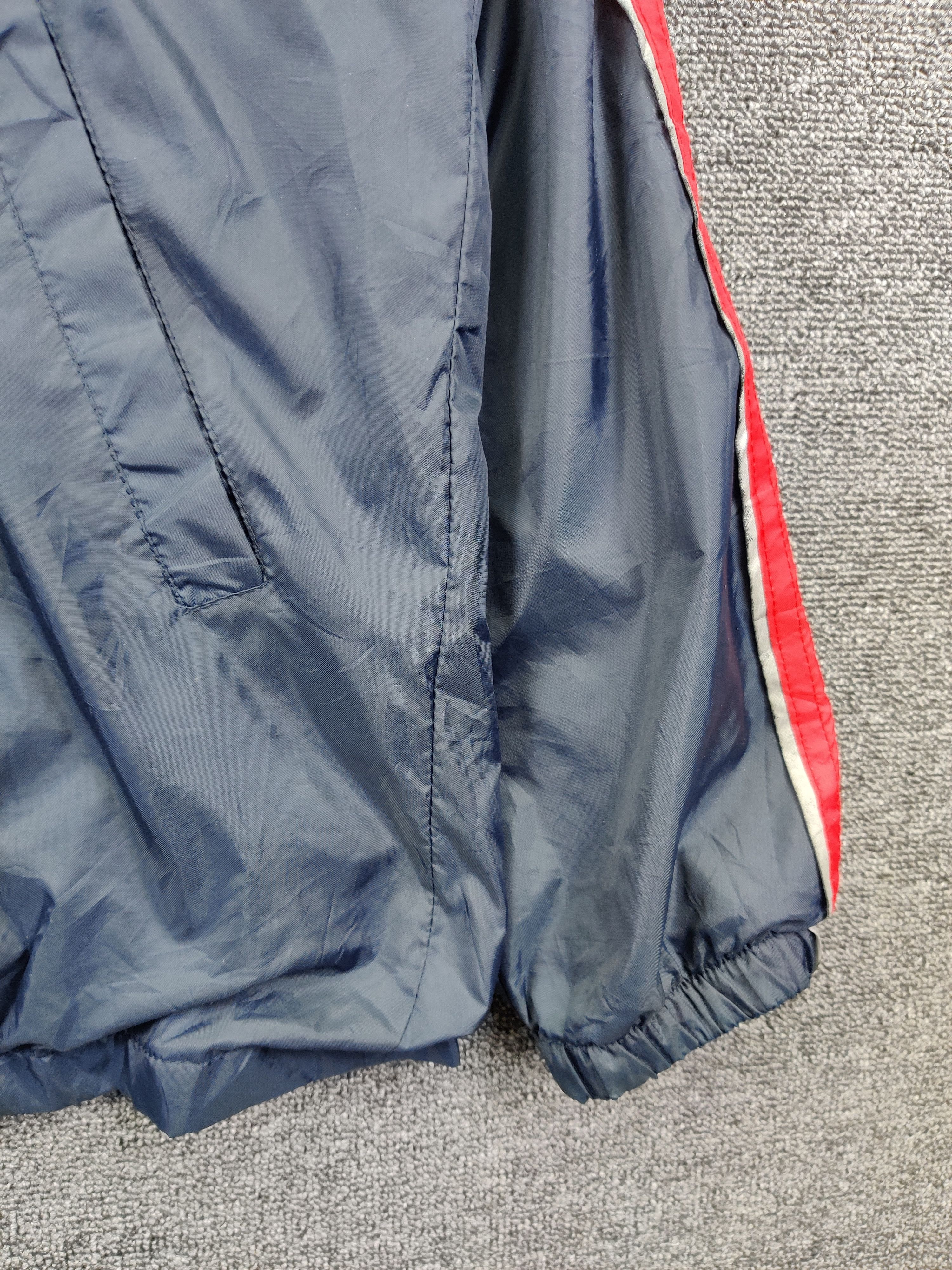 DC Vintage DC Shoe USA Embroidery Logo Windbreaker Light Jacket Size US XL / EU 56 / 4 - 3 Thumbnail
