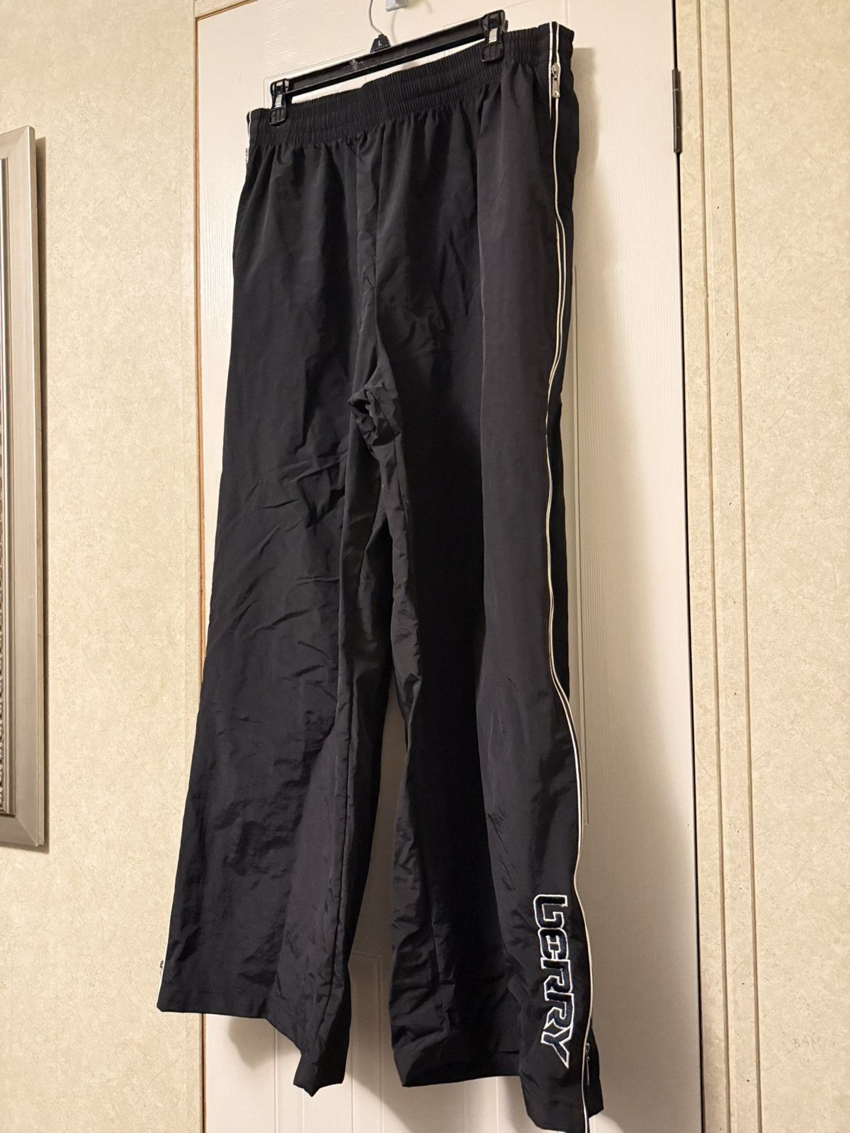 The GV Gallery D WILL SWEATS Size US 33 - 2 Thumbnail