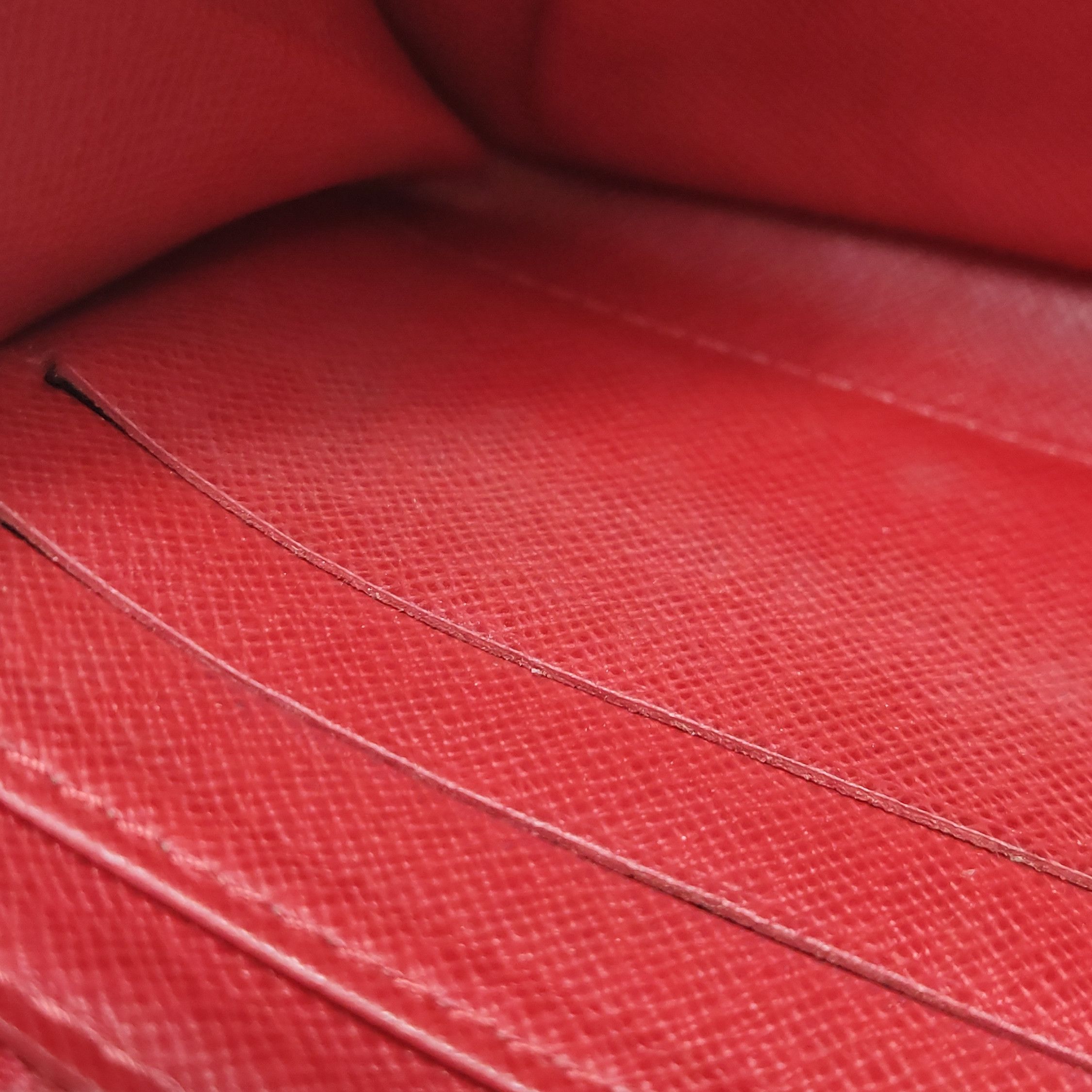 Louis Vuitton Louis Vuitton (LV) Zippy cowhide solid color water ripple w Size ONE SIZE - 3 Thumbnail