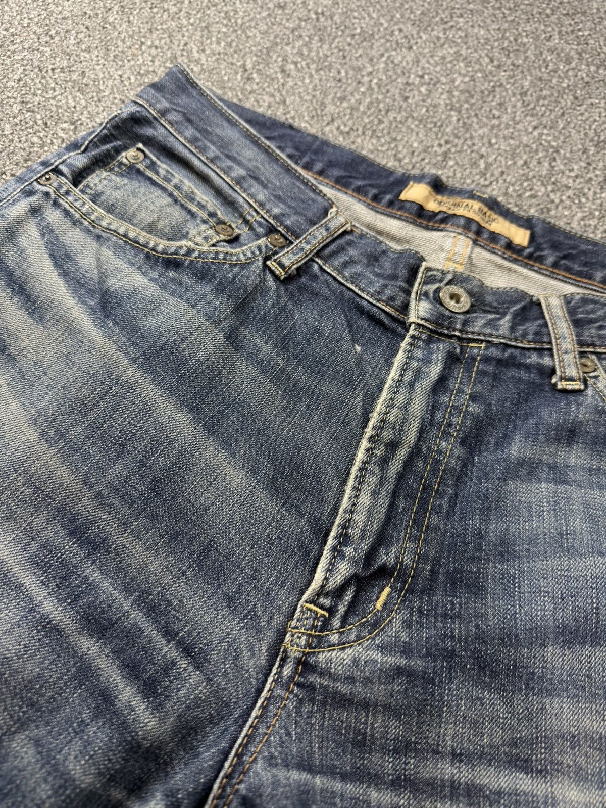 Fashion Victim Vintage 90s Uniqlo Whisker Faded Wash Distressed Denim W32 Size US 32 / EU 48 - 12 Thumbnail
