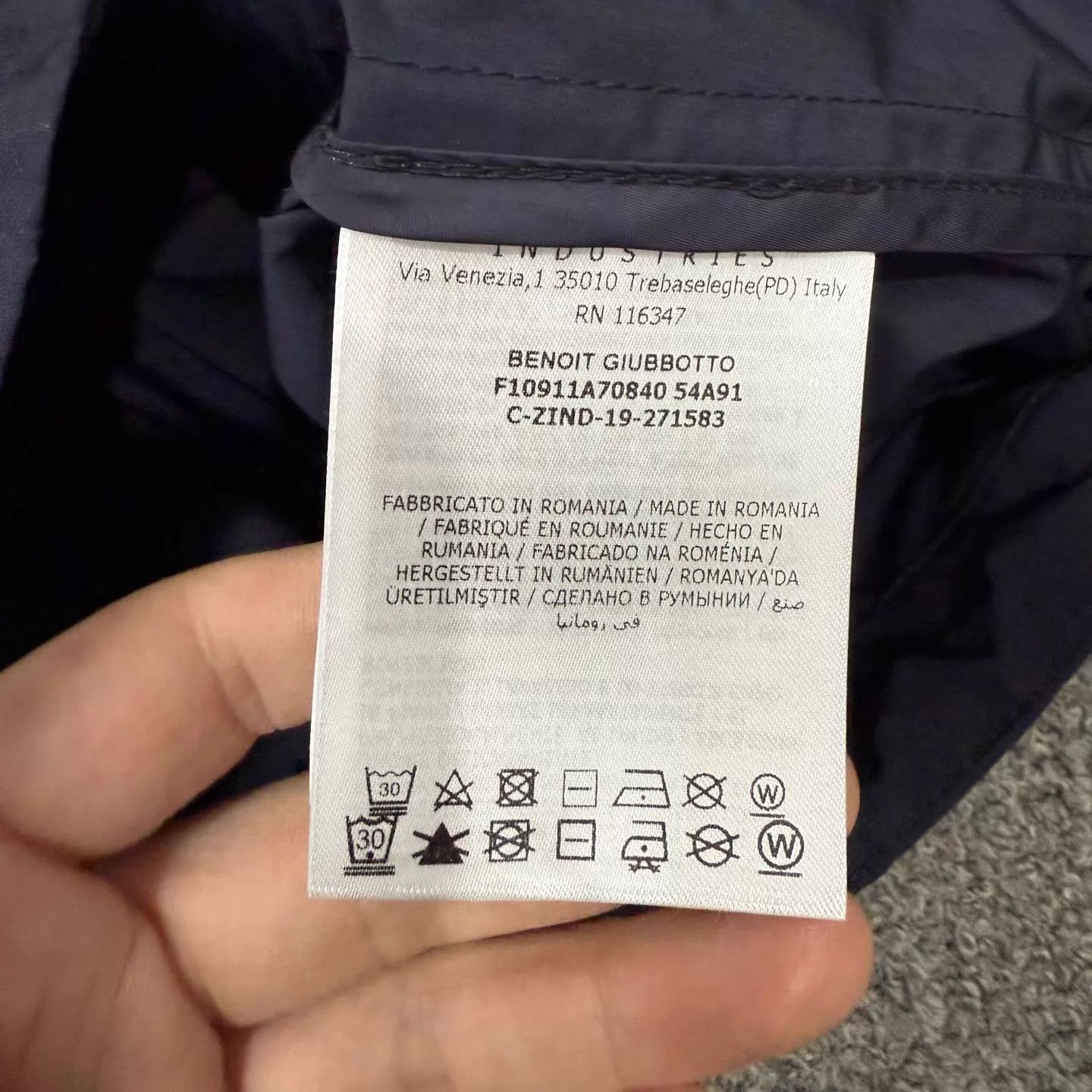 Moncler Moncler Navy Embossed Logo Zipped Hooded Shell Jacket US 2 Size US M / EU 48-50 / 2 - 4 Thumbnail