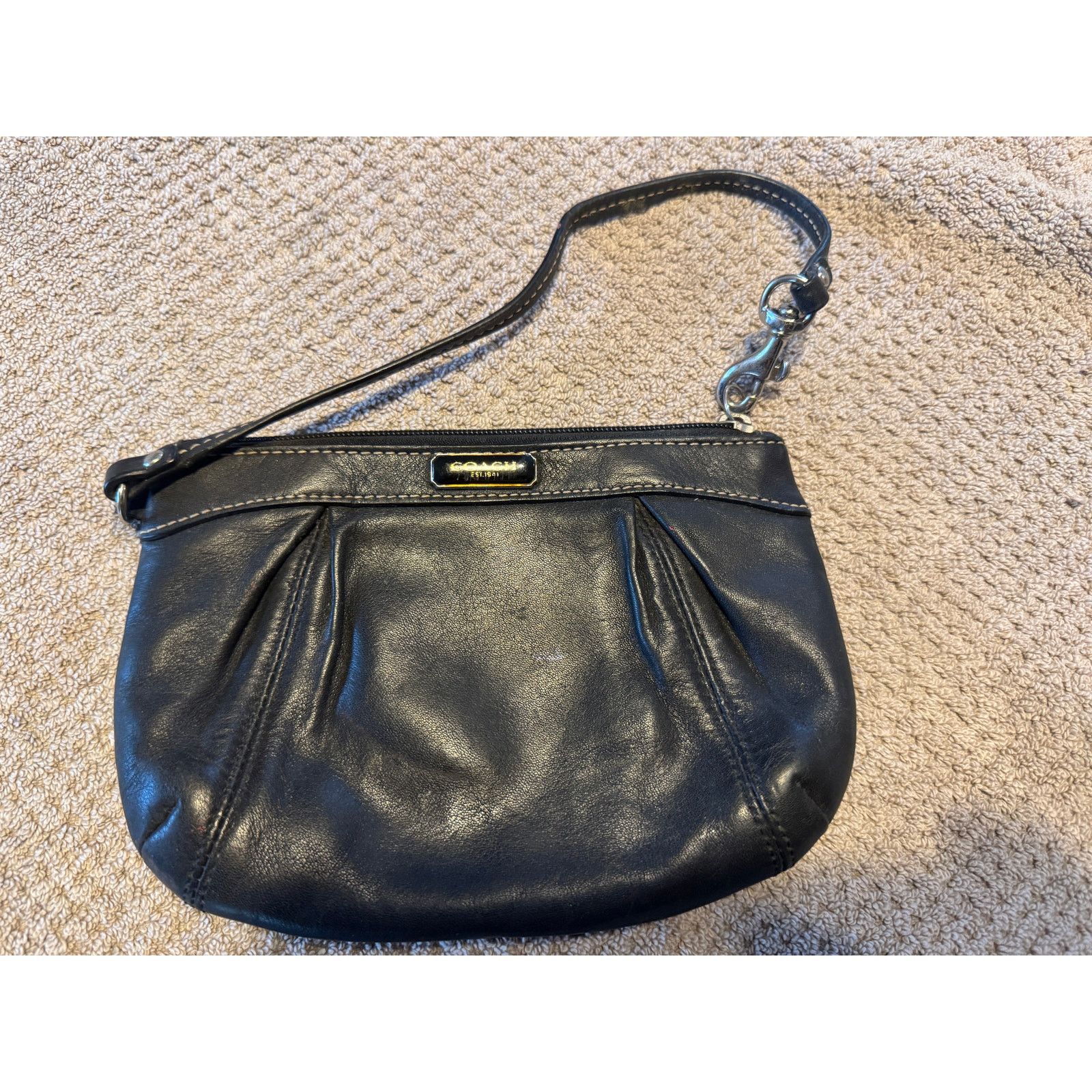 Coach Coach 100% Leather Wristlet Handbag ~ Darling Size ONE SIZE - 4 Thumbnail