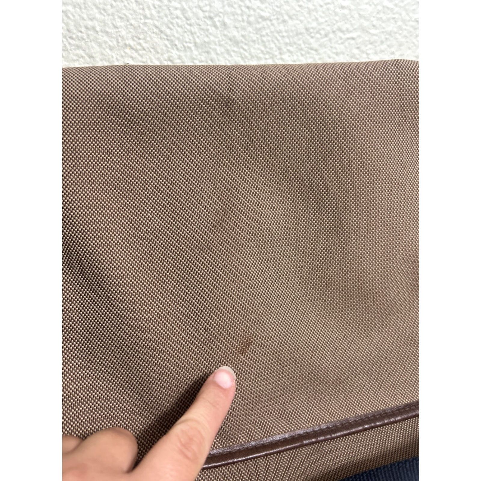 Gap VINTAGE Gap Messenger Bag Beige Polyester Faux Leather Womens 15x10x6 Stains Size ONE SIZE - 5 Thumbnail