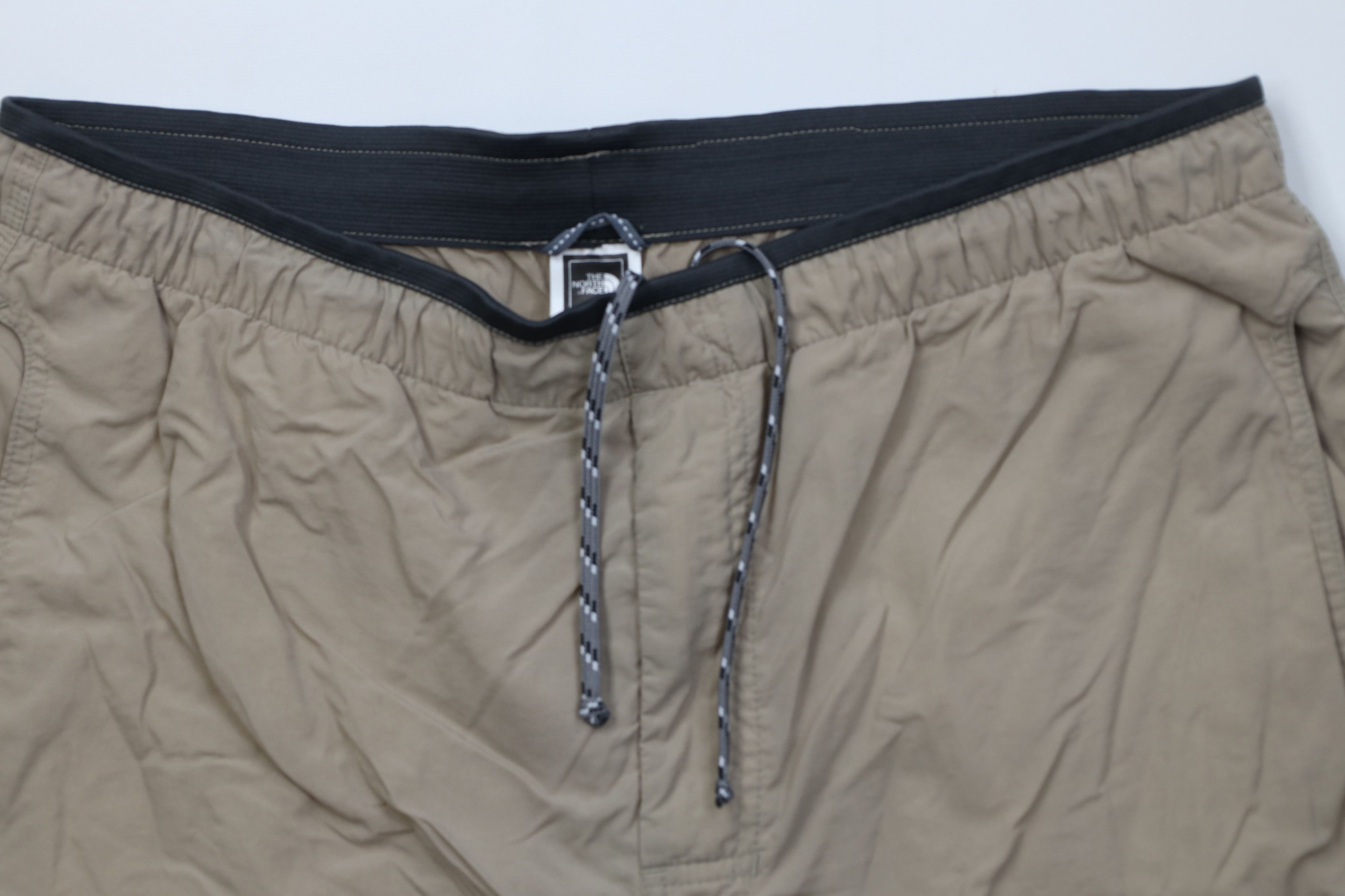 The North Face Vintage The North Face Baggy Fit Baggies Shorts Nylon Beige Size US 34 / EU 50 - 2 Thumbnail