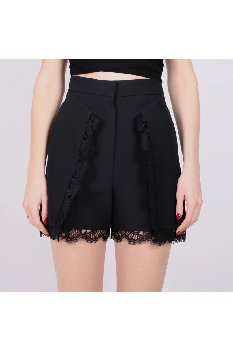Alexander McQueen o1y0225 Short in Black Size 26" / US 2 / IT 38 - 1 Thumbnail