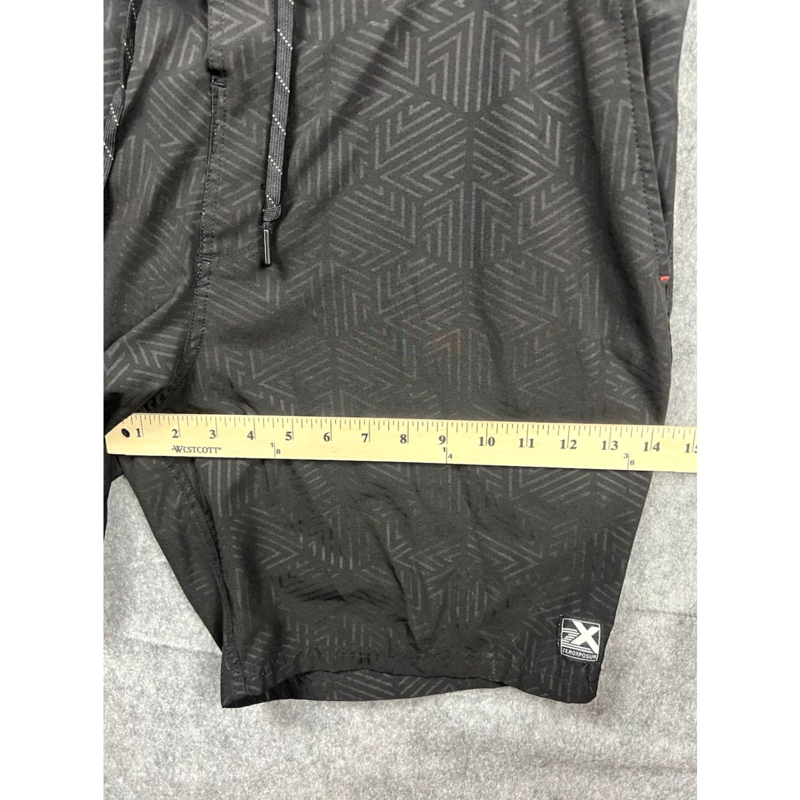 ZeroXposur ZeroXposur Men’s Plunge Swim Trunks Black UPF 50+ Size L Geometric Pattern Trunks Activewear Dual Pockets Drawstring Men Size US 33 - 7 Thumbnail