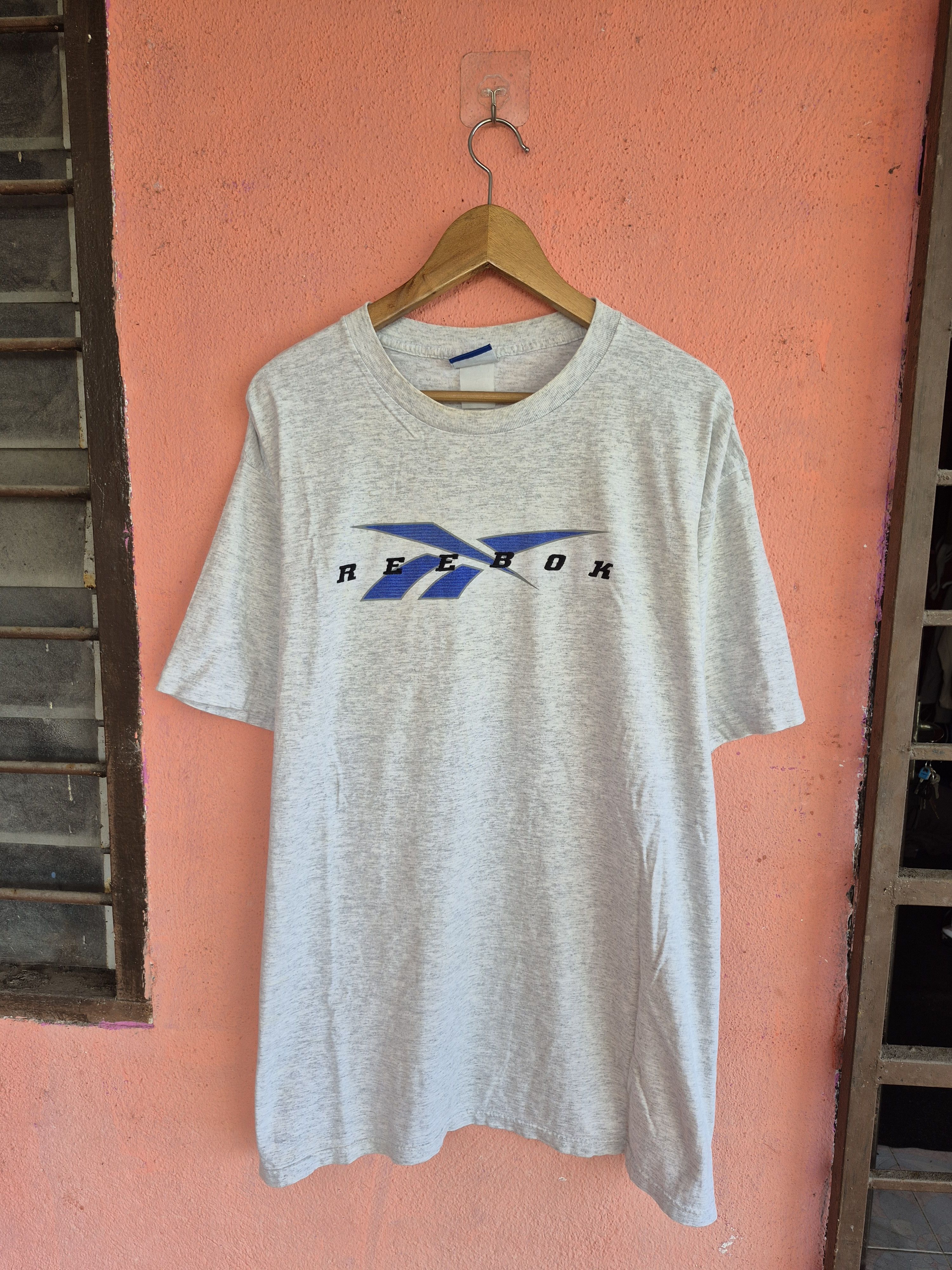 Reebok 🔥 Vintage Y2K Reebok Big Logo Embroidery Tee Size US XL / EU 56 / 4 - 1 Thumbnail