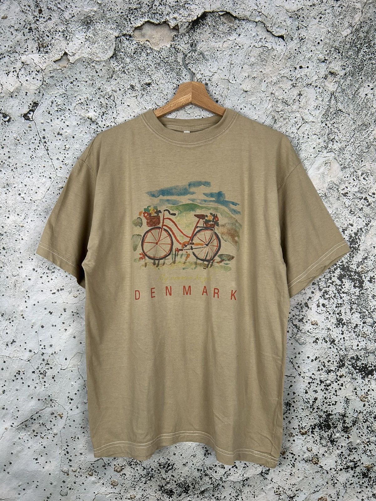 Vintage Vintage Denmark Graphic Tee Hype Cycling Size US L / EU 52-54 / 3 - 1 Thumbnail