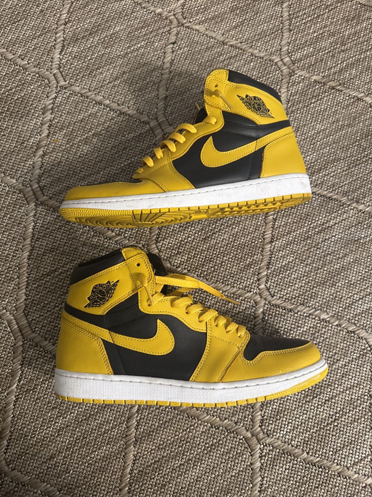 Jordan Brand Jordan 1 Retro High OG “Pollen” Size US 13 / EU 46 - 1 Thumbnail