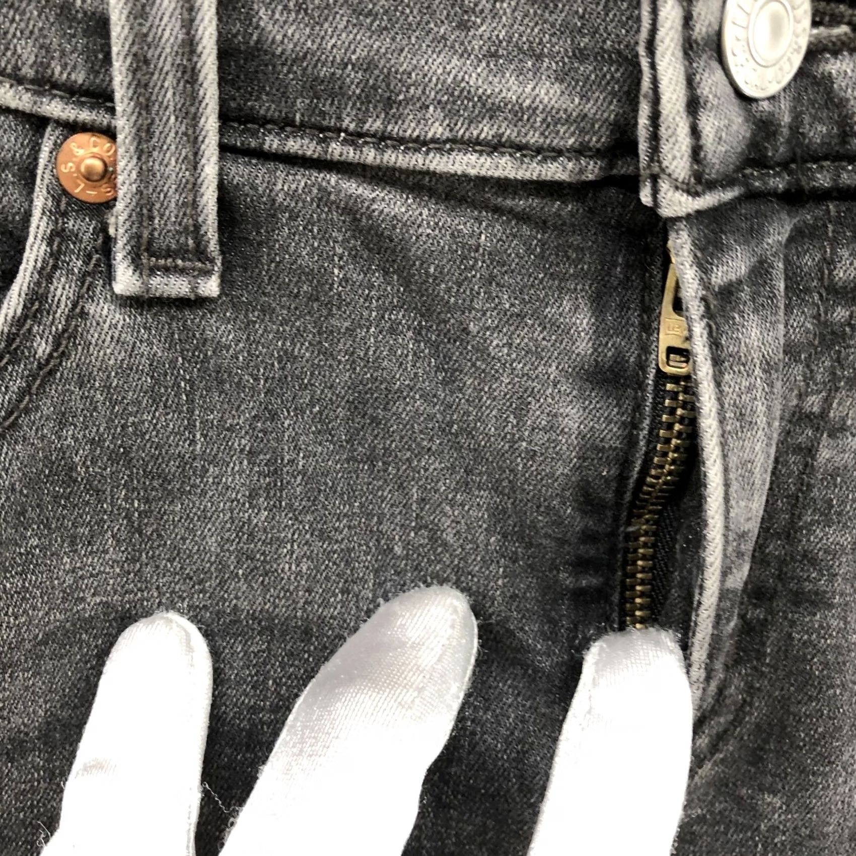 Levi's VINTAGE Lev's Mid Rise Boyfriend Cut Off Jean Shorts Womens 27 Black Wash Denim 5-Pocket Womens Mens? Size 27" / US 4 / IT 40 - 3 Thumbnail