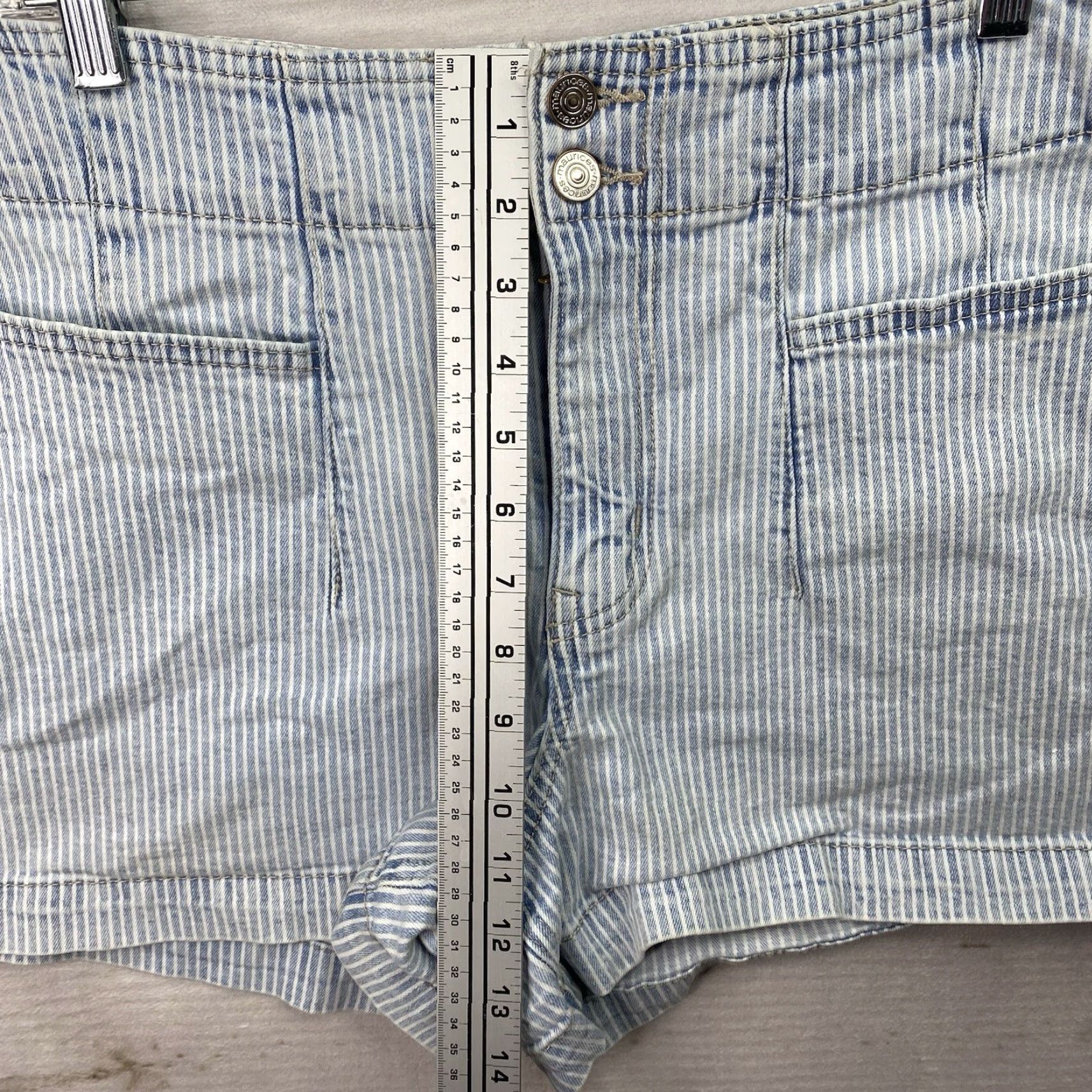 Vintage **Women's Maurices Blue White Striped Denim Shorts Size 12** User: **Blue Women's Maurices White Striped Denim Size 12 Shorts** Size 34" / US 12 / IT 48 - 6 Thumbnail