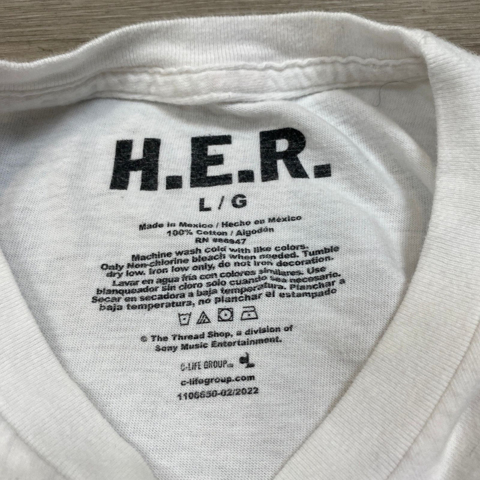 Band Tees H.E.R. Basic Box Graphic Artist Singer Tee Shirt Men's Large Size US L / EU 52-54 / 3 - 6 Thumbnail