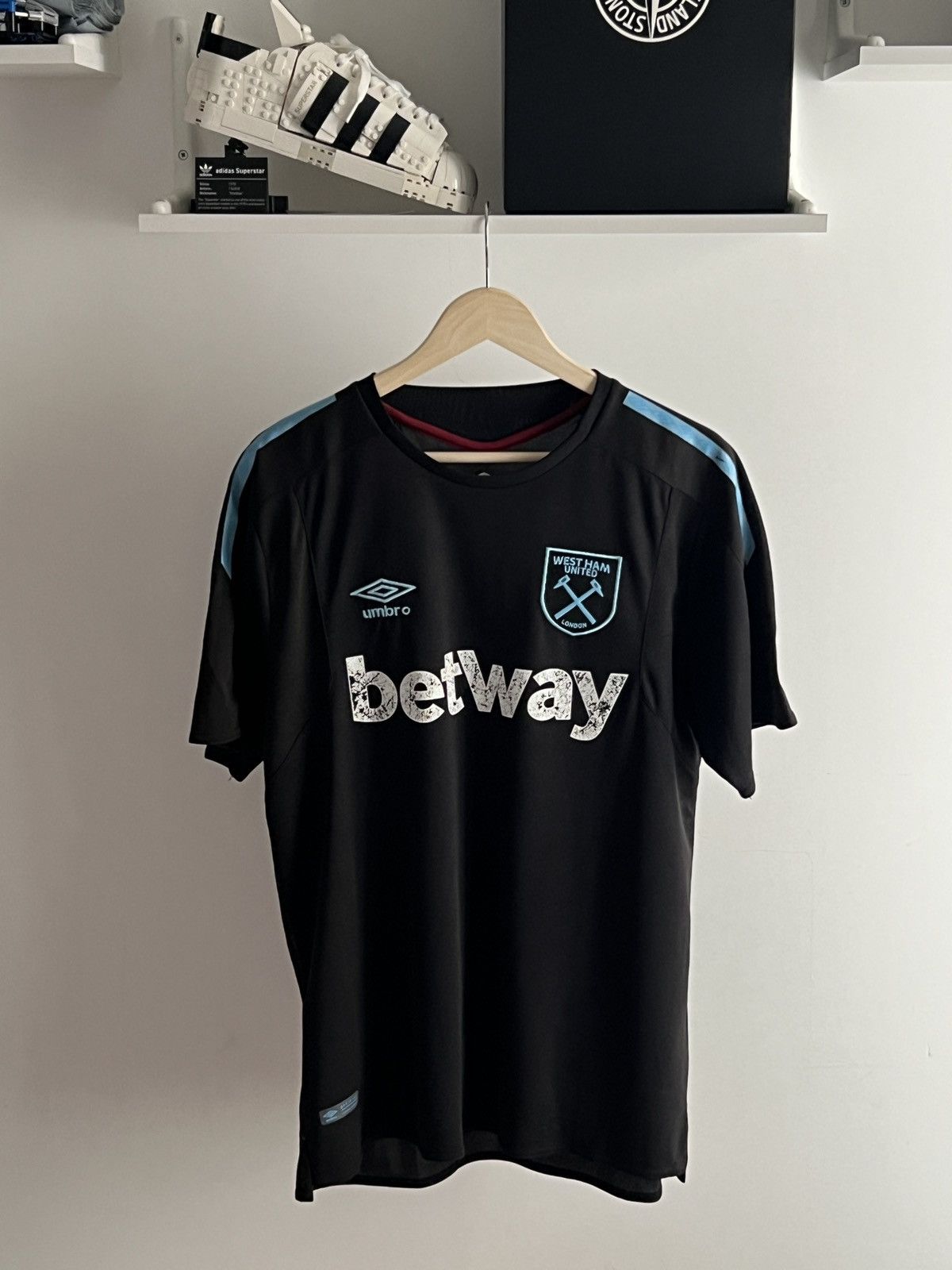 Umbro Soccer Jersey Chicharito 17 West Ham United Vintage Rare Size US M / EU 48-50 / 2 - 1 Thumbnail
