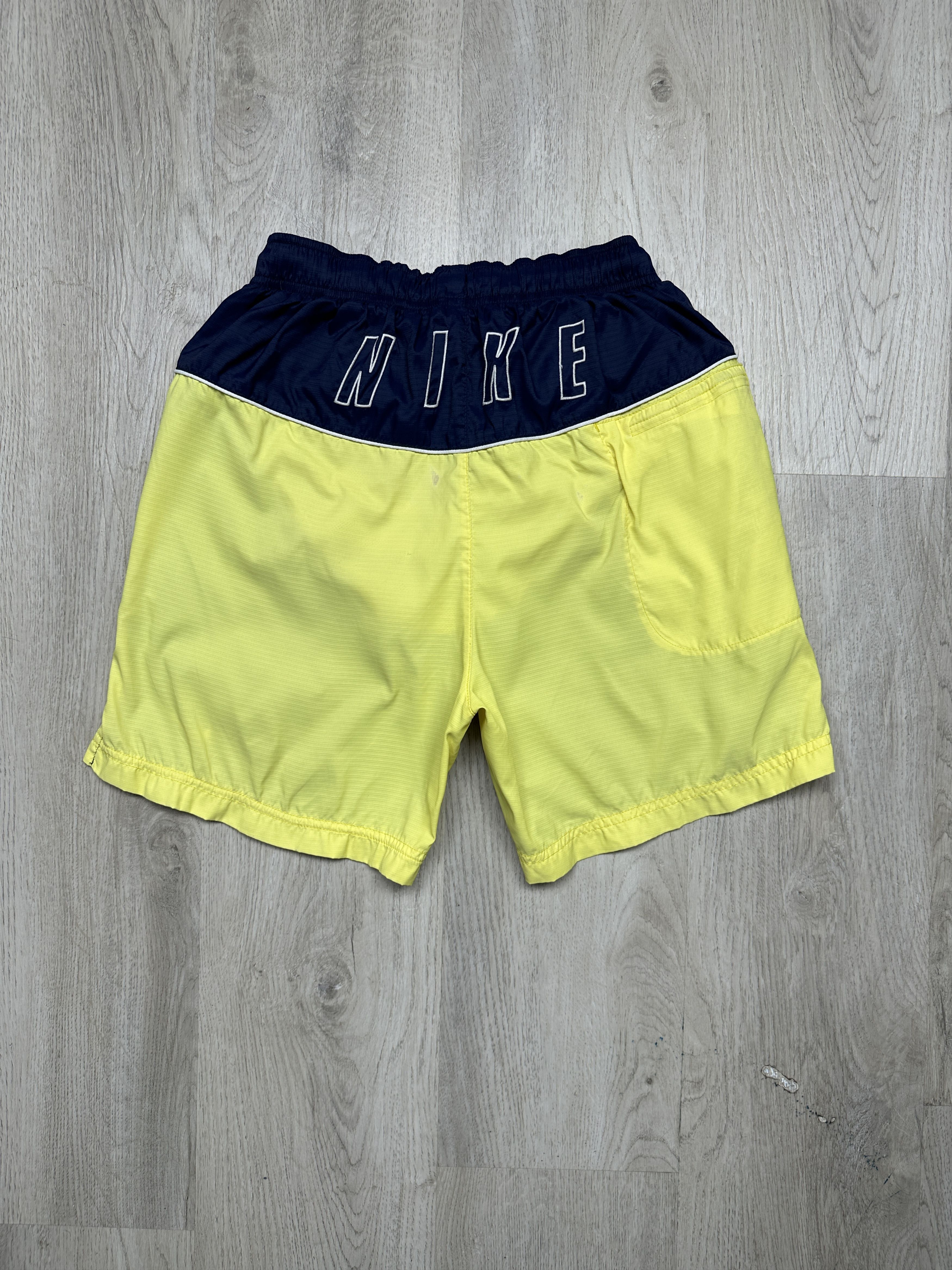 Nike Nike Vintage Mens Nylon Shorts Size US 28 / EU 44 - 1 Thumbnail